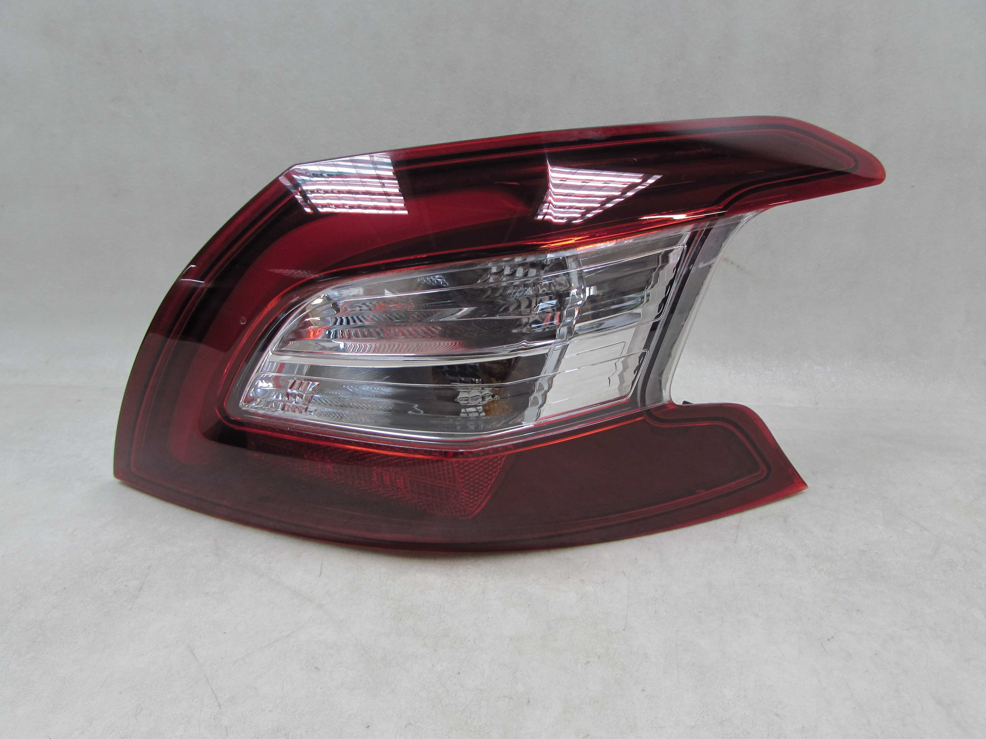PEUGEOT 308 II T9 HB 13-17 LAMP TYL TYLNA PRAWA 9677817580