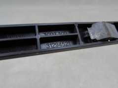 VOLVO S60 II V60 10-18 SLEDZ MOCOWANIE LAMPY PRZOD 31294521