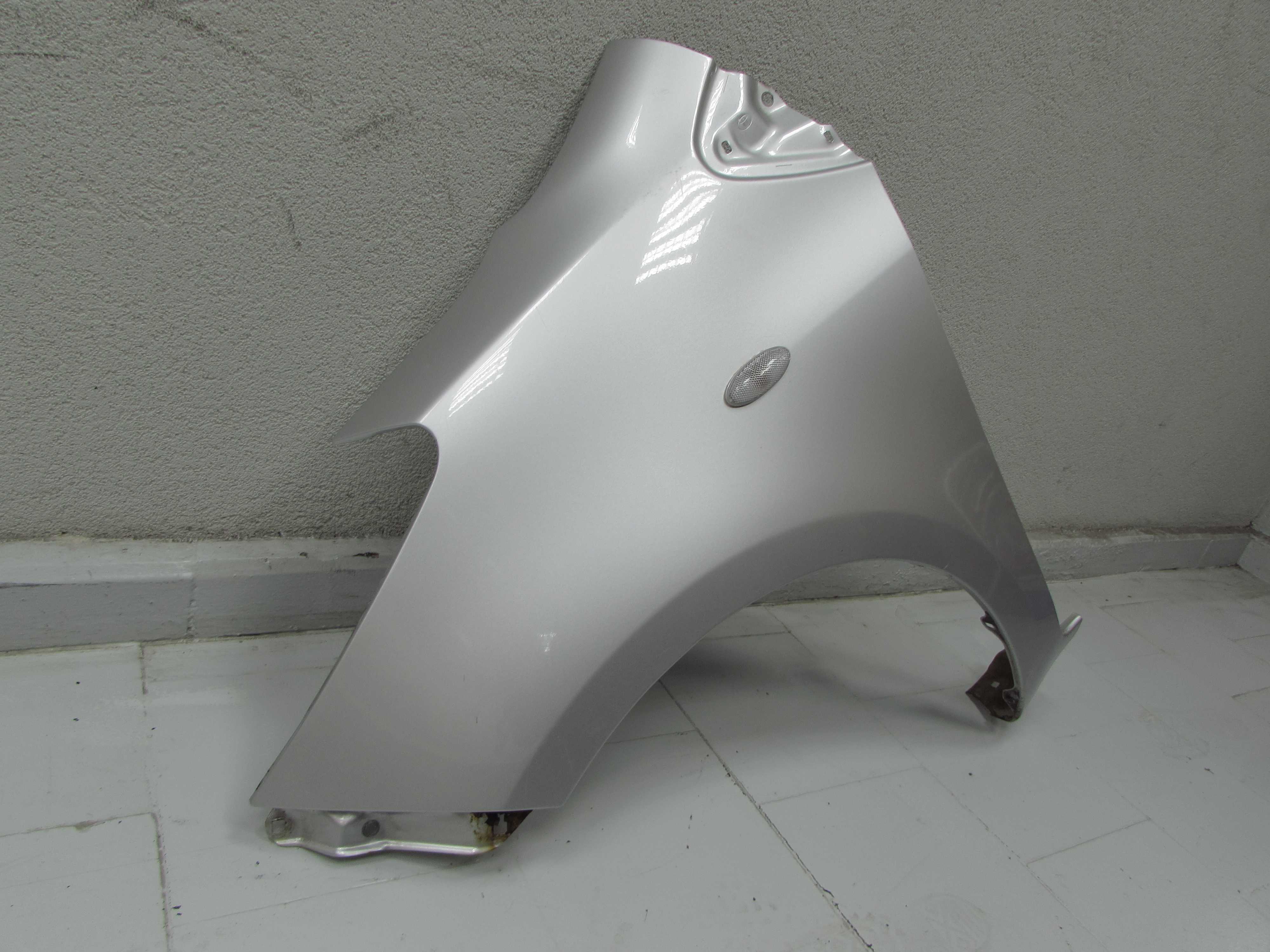 TOYOTA YARIS II LIFT 05-11 BLOTNIK PRZOD LEWY 1E7 TOYOTA YARIS II LIFT 05-11 BLOTNIK PRZOD LEWY 1E7