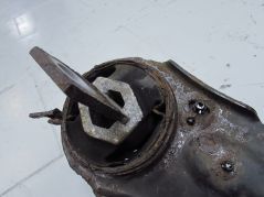VOLVO S60 II V60 10-18 PIASTA ZWROTNICA WAHACZ TYL PRAWY 6G915A968