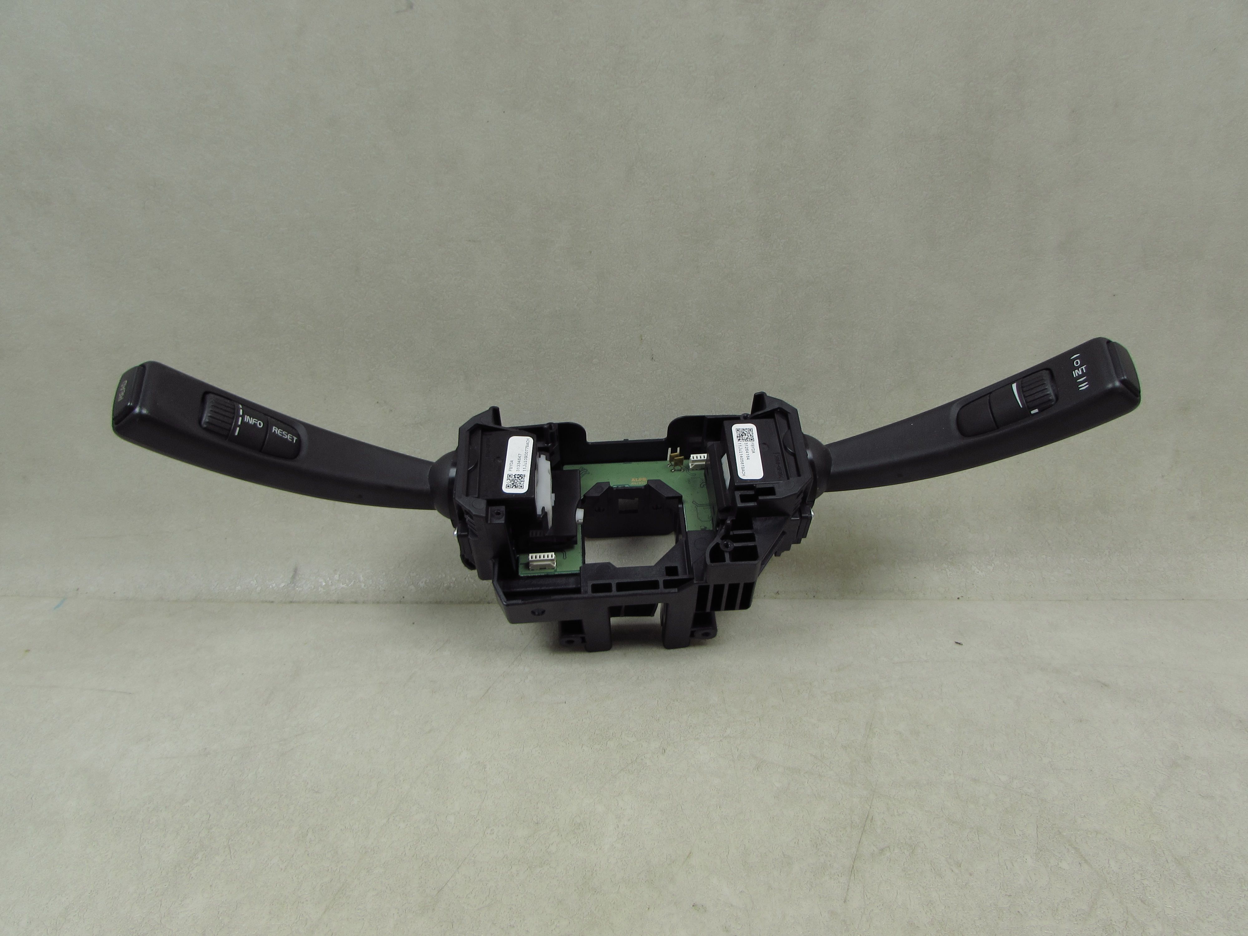 VOLVO S60 II V60 10-18 MANETKA PRZELACZNIK ZESPOLONY SWIATEL WYCIERACZEK 31334639 31334647 31264164