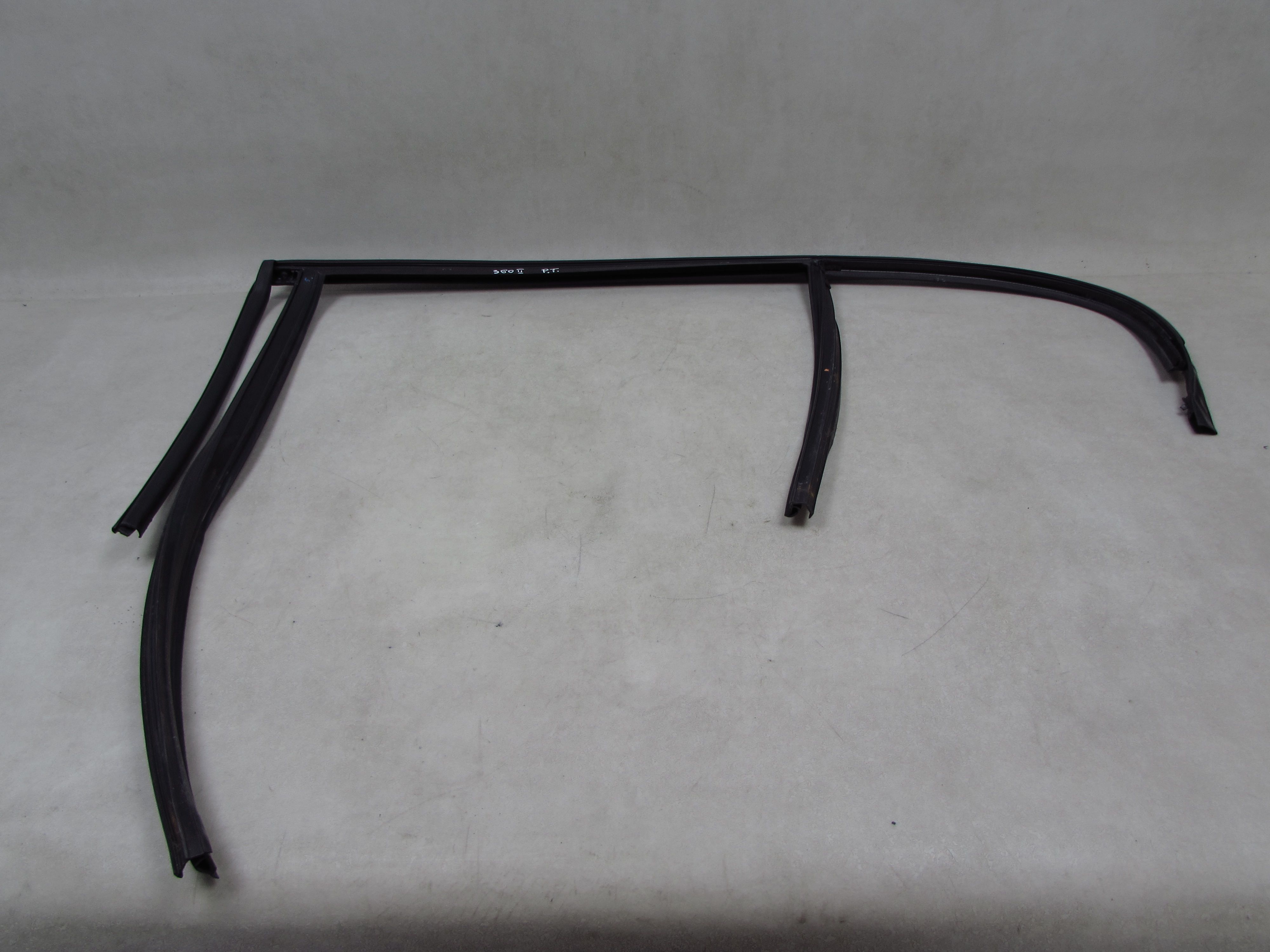 VOLVO S60 II 10-18 USZCZELKA SZYBY DRZWI TYL PRAWA CHROM VOLVO S60 II 10-18 USZCZELKA SZYBY DRZWI TYL PRAWA CHROM
