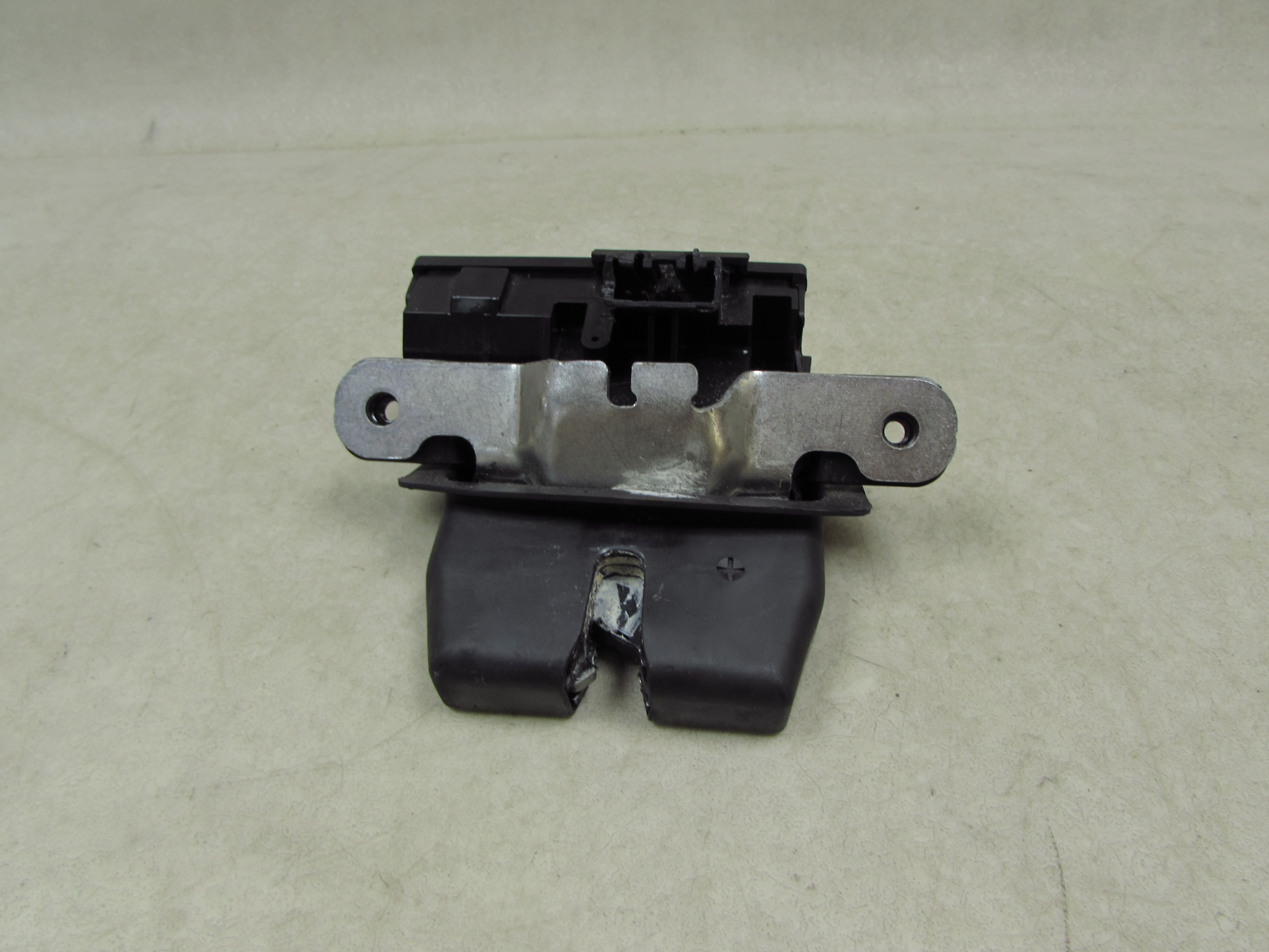 FORD FIESTA VII MK7 3D 08-17 ZAMEK KLAPY BAGAZNIKA 8A61-A442A66-BA