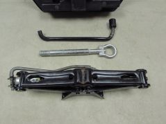 PEUGEOT 308 II T9 13-17 WKLAD KOLA ZAPASOWEGO LEWAREK ZESTAW 9805820580