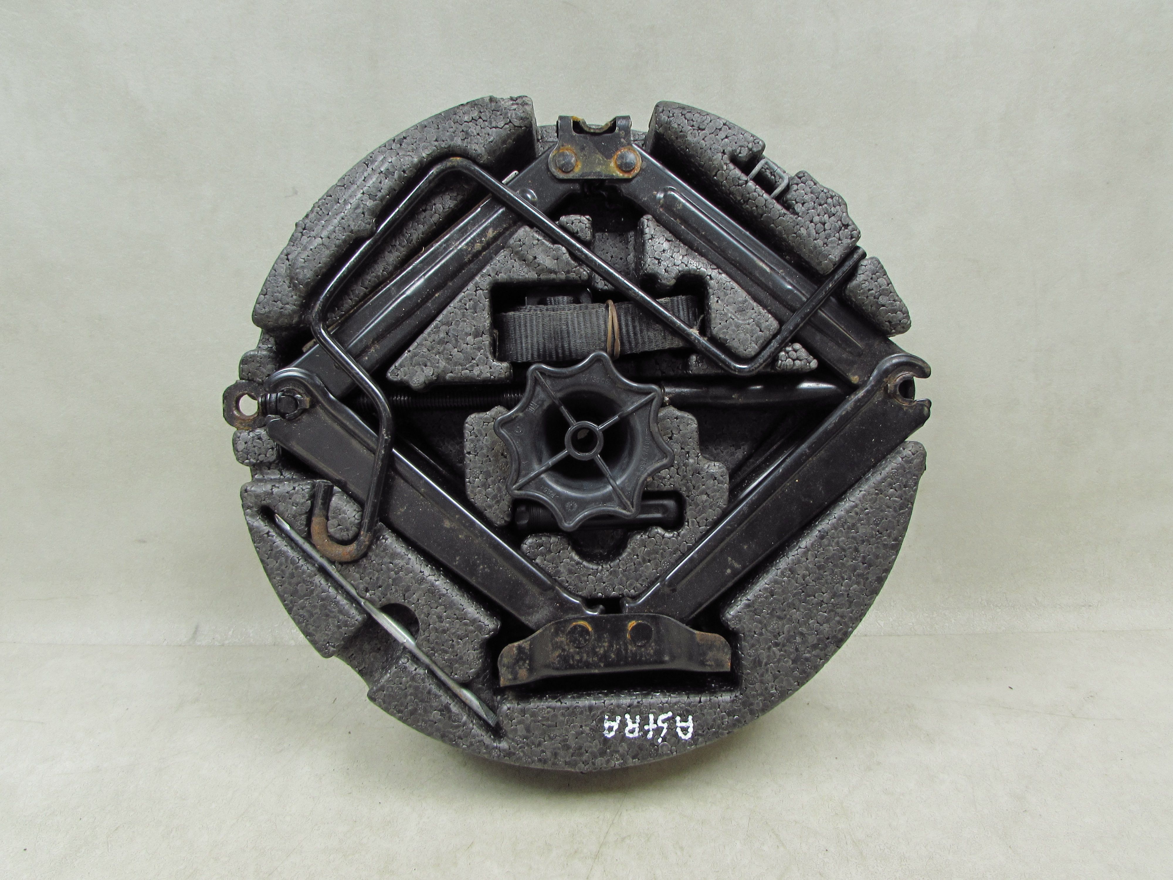 OPEL ASTRA J IV 09-15 WKLAD KOLA ZAPASOWEGO LEWAREK ZESTAW 13323032
