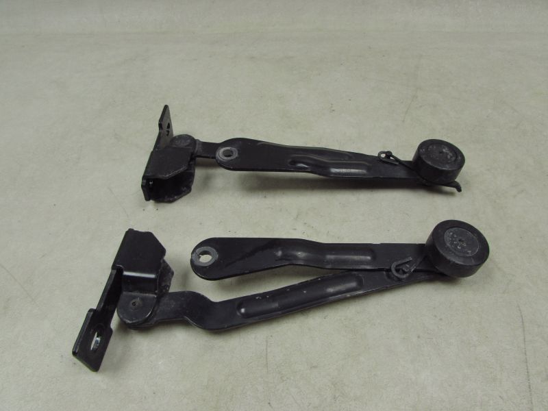 VOLVO XC90 ZAWIAS OGRANICZNIK KLAPY BURTY PRAWY LEWY 30674751 30674750 02-14 VOLVO XC90 ZAWIAS OGRANICZNIK KLAPY BURTY PRAWY LEWY 30674751 30674750 02-14