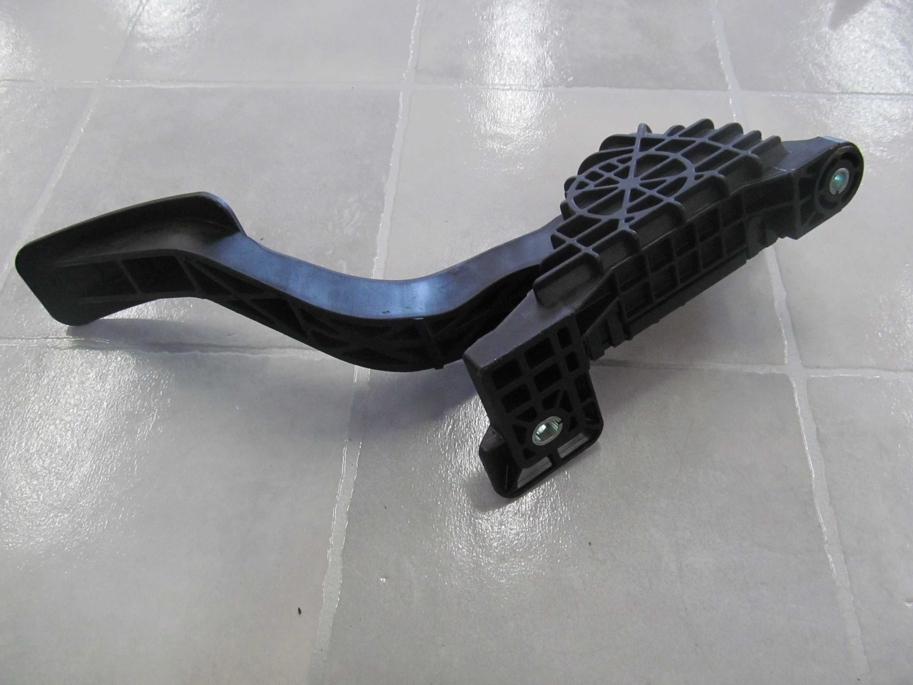 MAZDA 6 GG 02-08 POTENCJOMETR GAZU 198800-3440