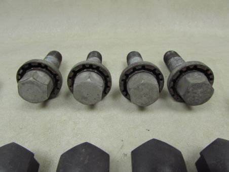 VOLVO S60 II S80 II XC60 XC70 XC90 SRUBY SZPILKA ZABEZPIECZAJACA ZLODZIEJKA ANTYKRADZIEZOWA FELGI KOLA
