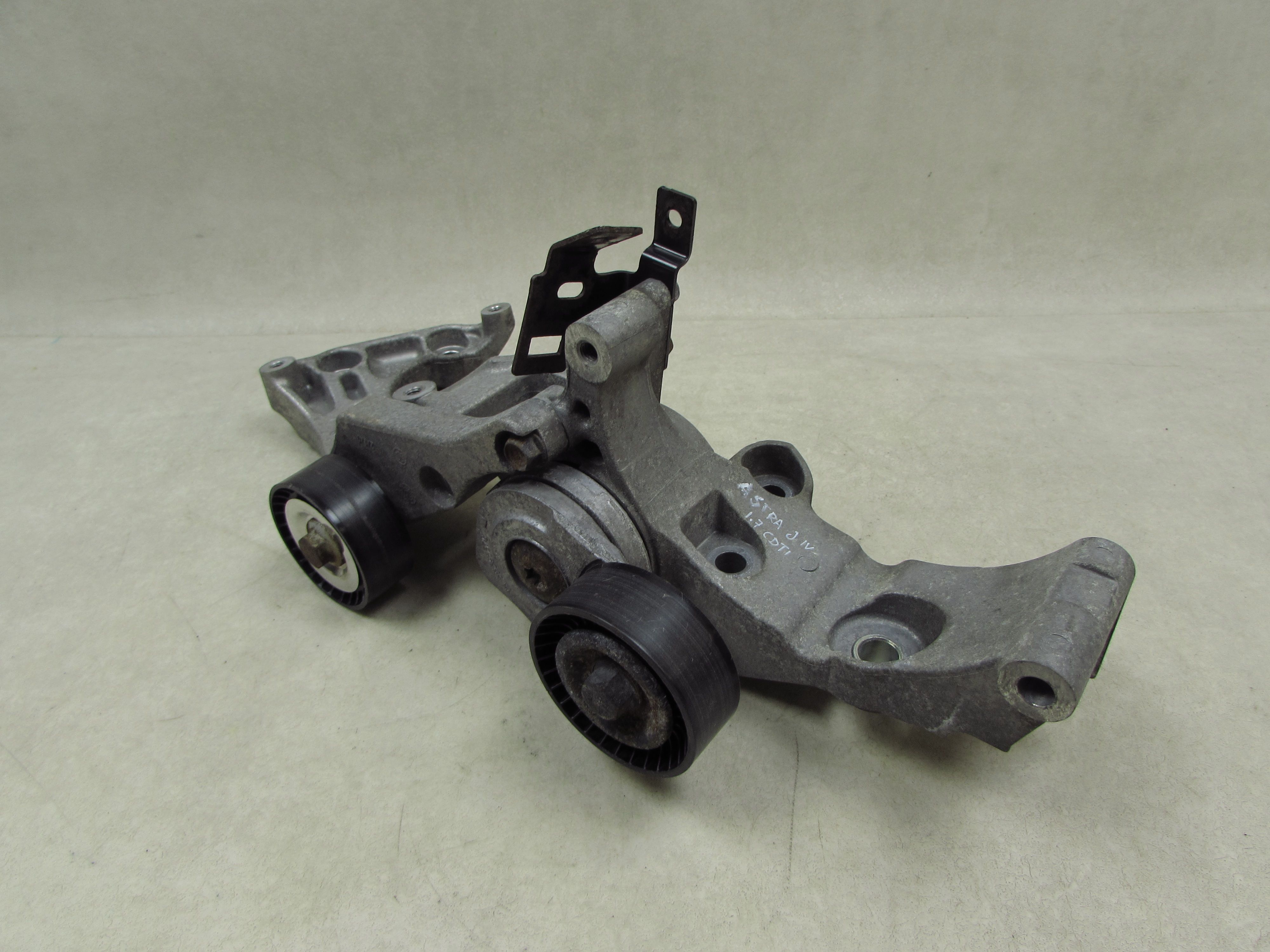 OPEL ASTRA J IV 1.7 CDTI 09-15 ŁAPA PODPORA NAPINACZ 55565570