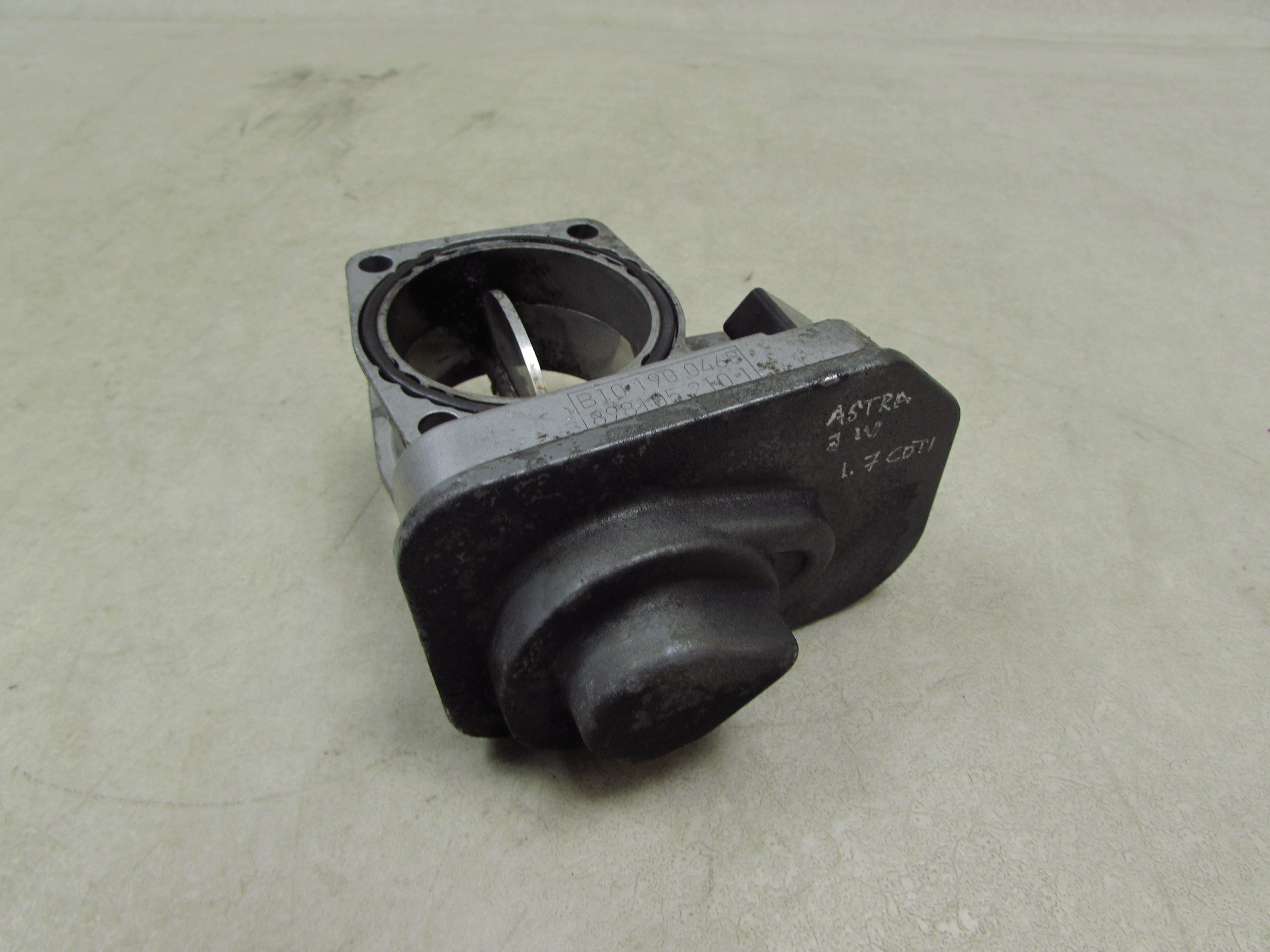 OPEL ASTRA J IV 1.7 CDTI 09-15 PRZEPUSTNICA POWIETRZA 8981052101