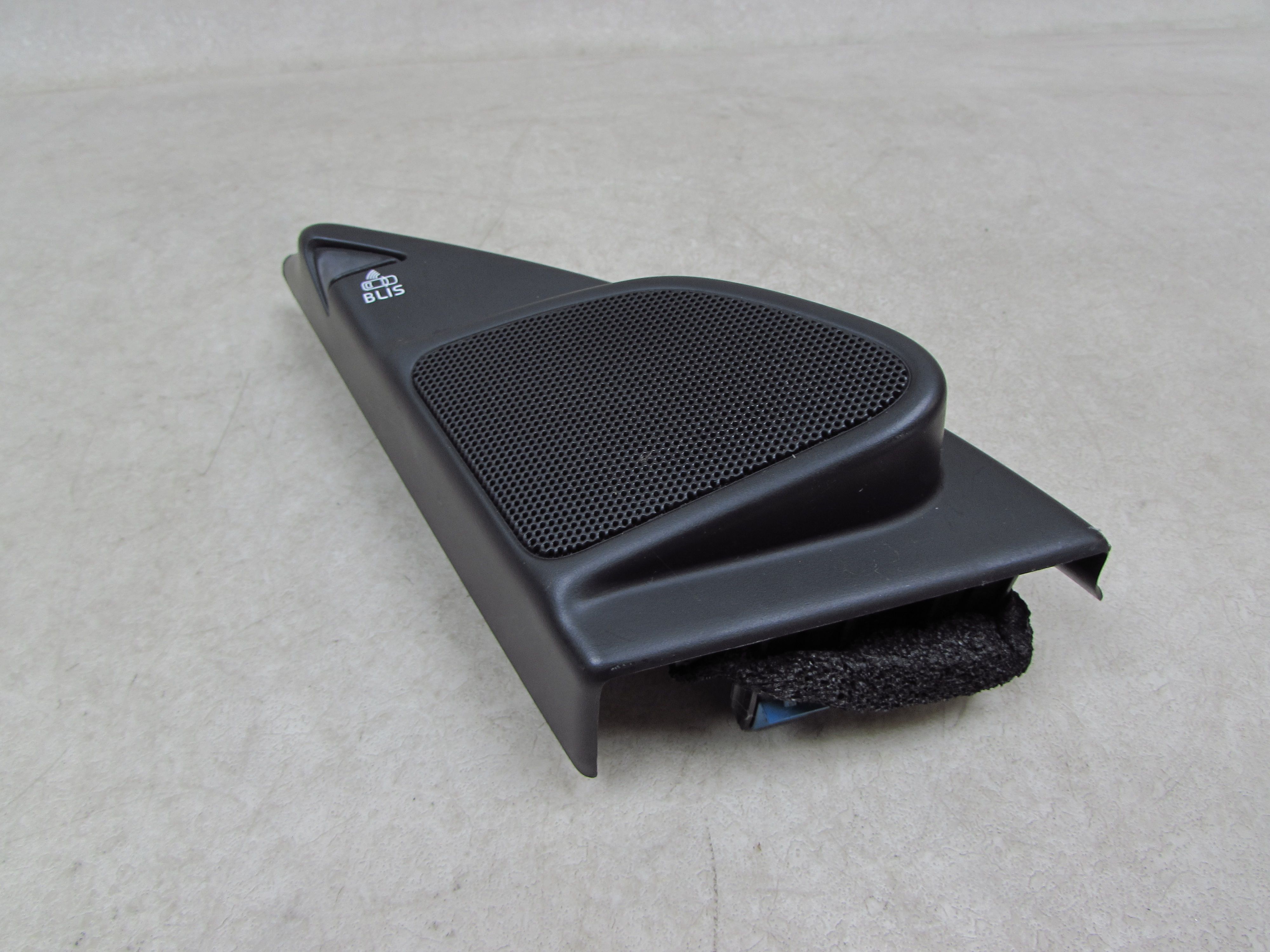 VOLVO XC60 08-16 OSLONA TROJAKT GLOSNIK WYSOKOTONOWY LEWY BLIS 30781065