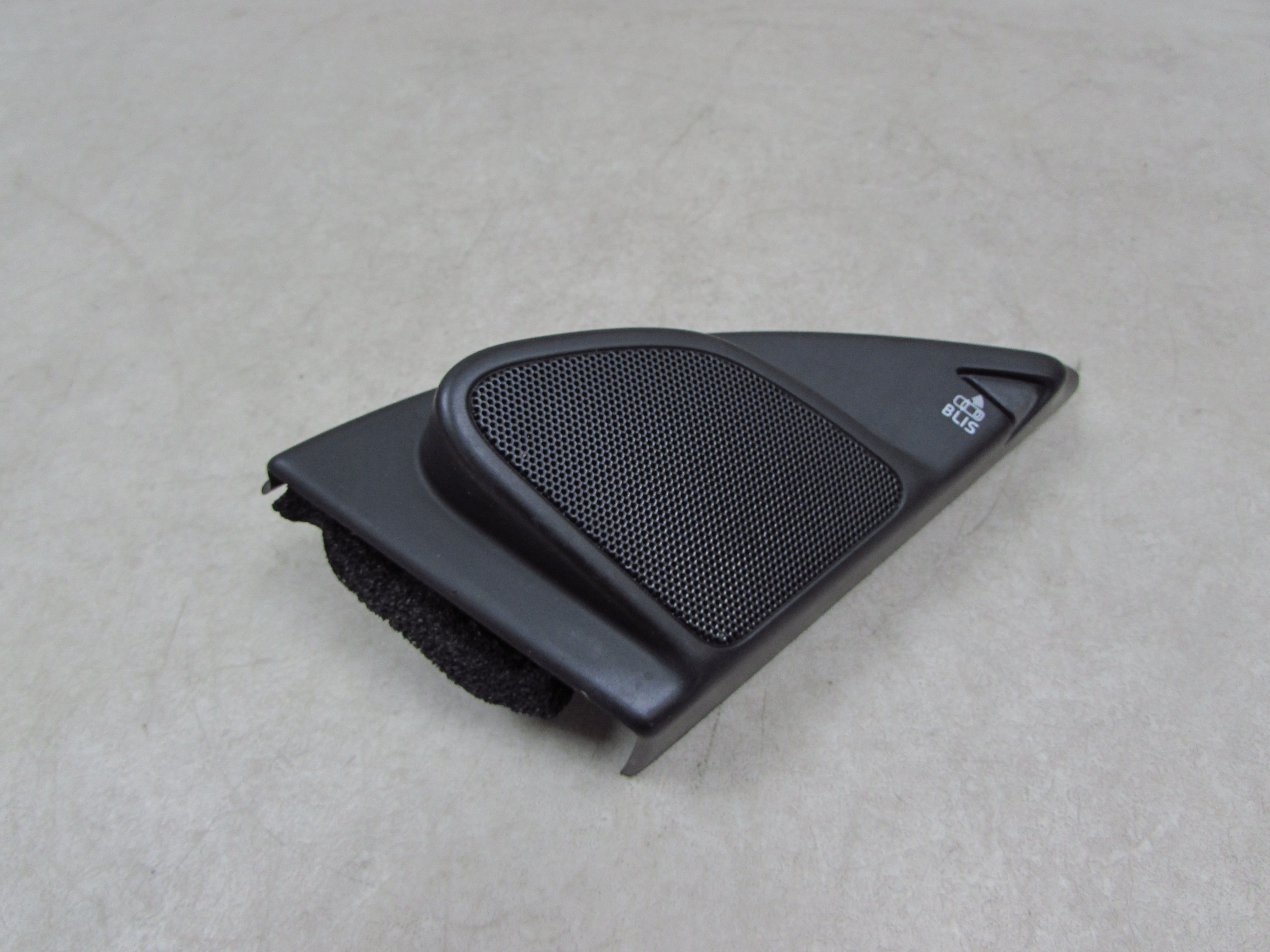 VOLVO XC60 08-16 OSLONA TROJAKT GLOSNIK WYSOKOTONOWY PRAWY BLIS 30781066