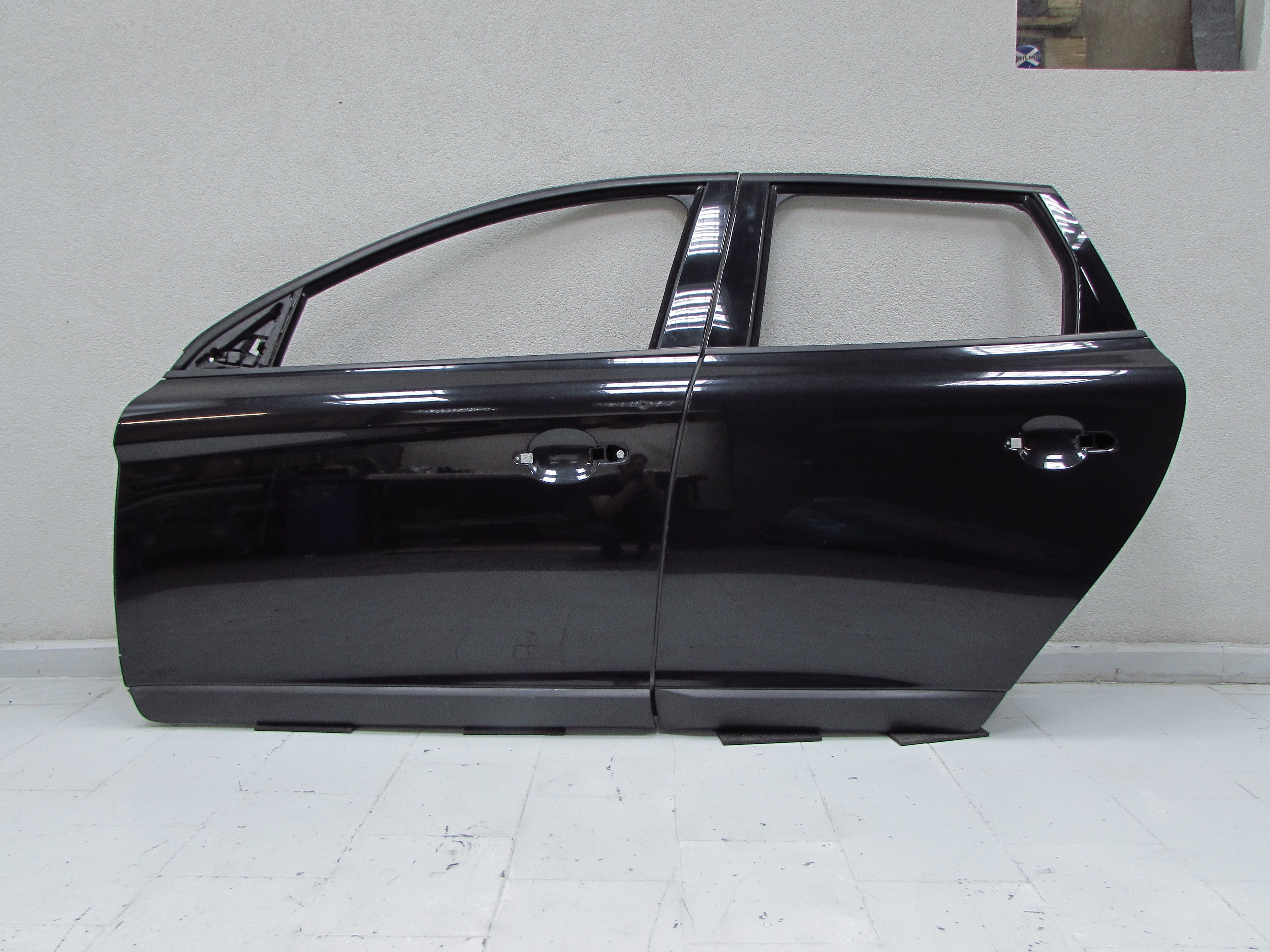 VOLVO XC60 08-13 DRZWI PRZOD LEWE 452-46