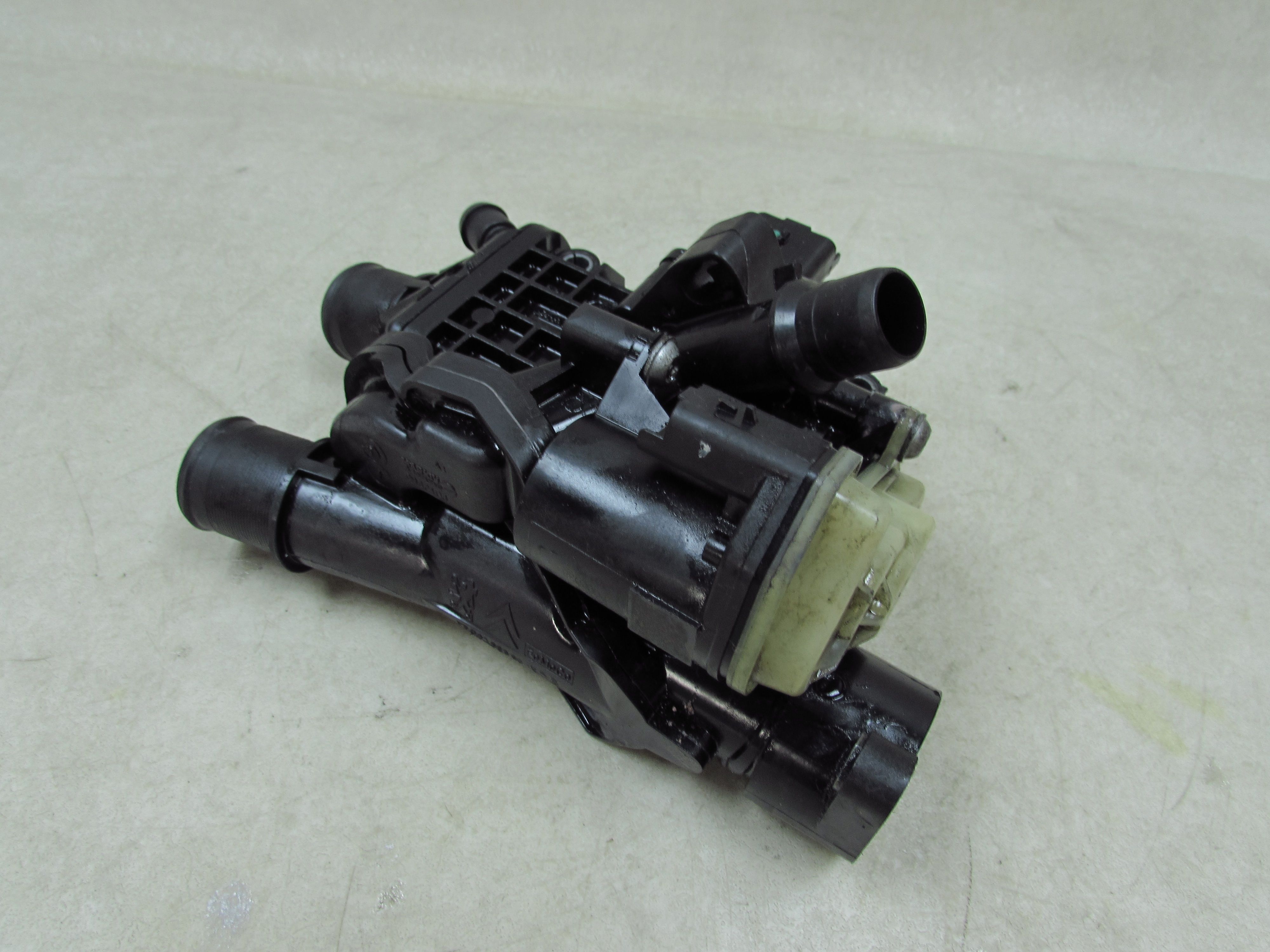 PEUGEOT FORD CITROEN 14-24 2.0 BLUEHDI OBUDOWA TERMOSTATU TERMOSTAT ZAWOR NAGRZEWNICY 9804160380
