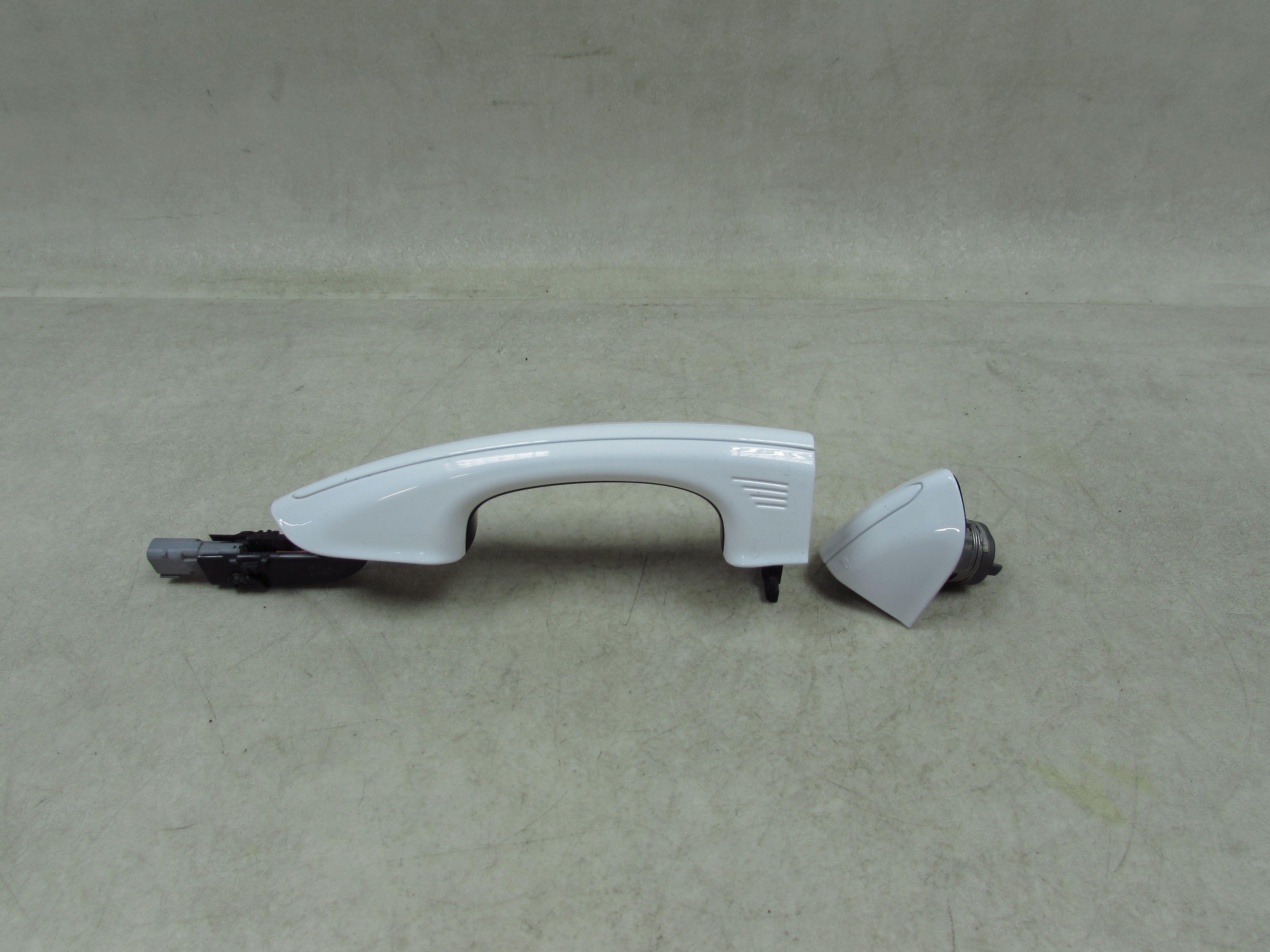 FORD GALAXY MK4 15-23 KLAMKA ZEWNETRZNA DRZWI PRZOD PRAWA KEYLESS FROZEN WHITE H7 JG93-F22405-B FORD GALAXY MK4 15-23 KLAMKA ZEWNETRZNA DRZWI PRZOD PRAWA KEYLESS FROZEN WHITE H7 JG93-F22405-B
