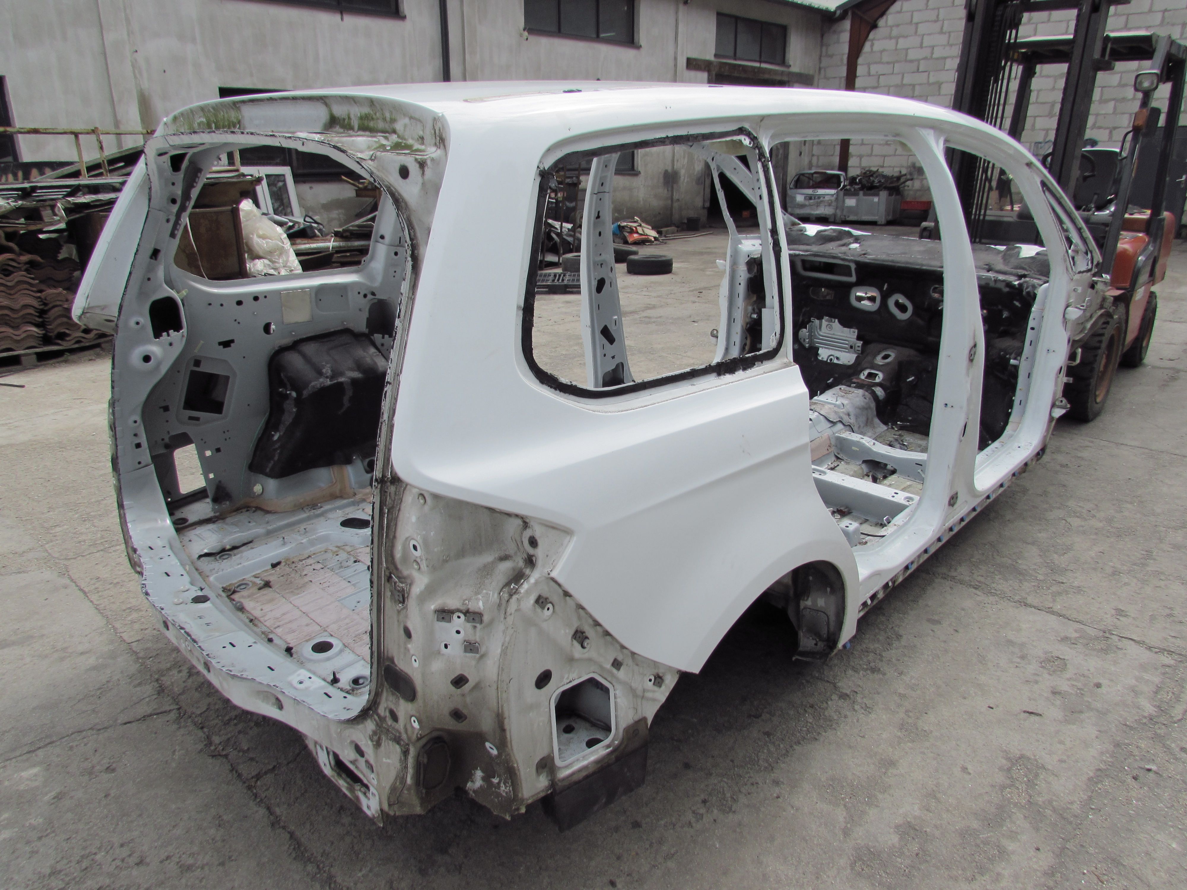 FORD GALAXY MK4 15-23 CWIARTKA POSZYCIE BLOTNIK TYL PRAWY H7 FROZEN WHITE