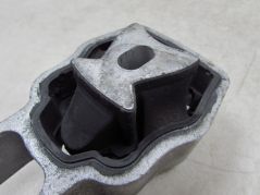 VOLVO S60 II V60 XC60 2.0 D3 D4 13-18 LAPA PODUSZKA SILNIKA 8G9N-6P082-AA