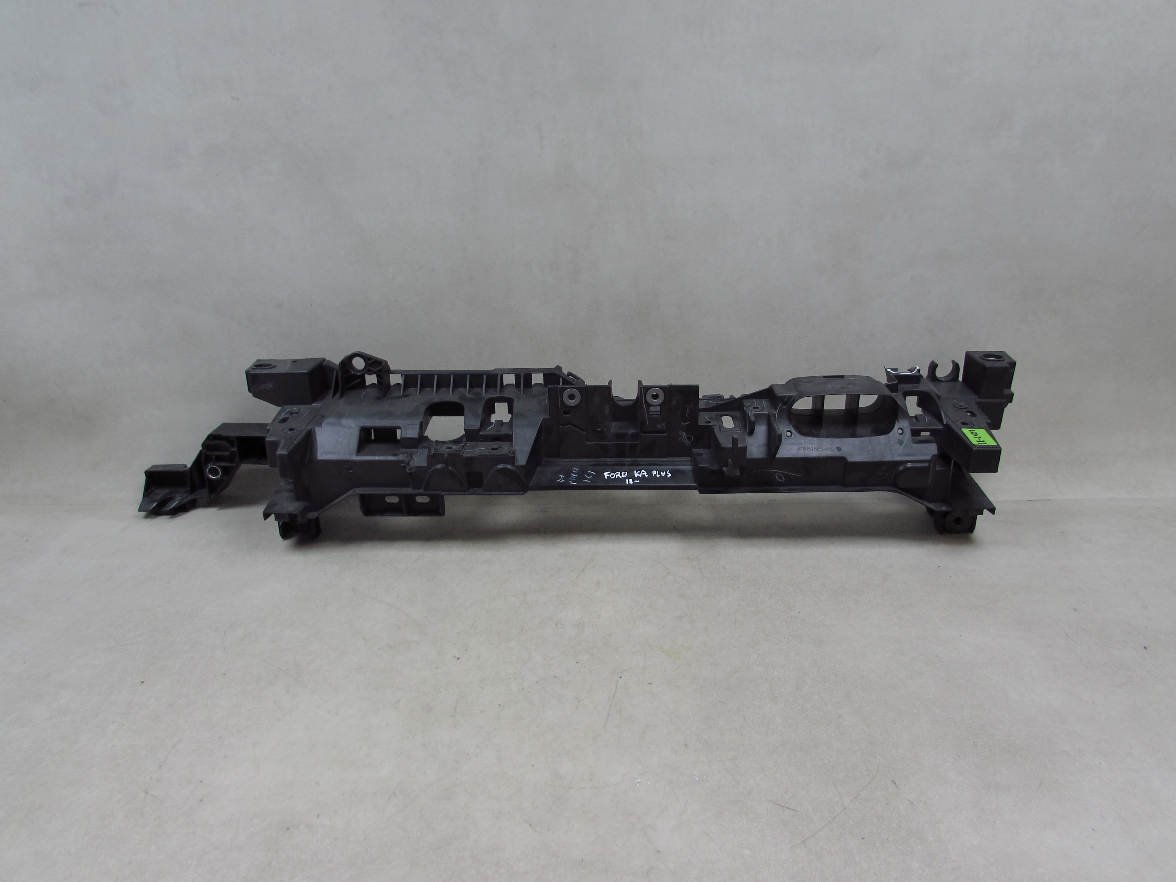 FORD KA MK2 II PLUS 16- PAS PRZEDNI GORNY J7BB16E146CD FORD KA MK2 II PLUS 16- PAS PRZEDNI GORNY J7BB16E146CD