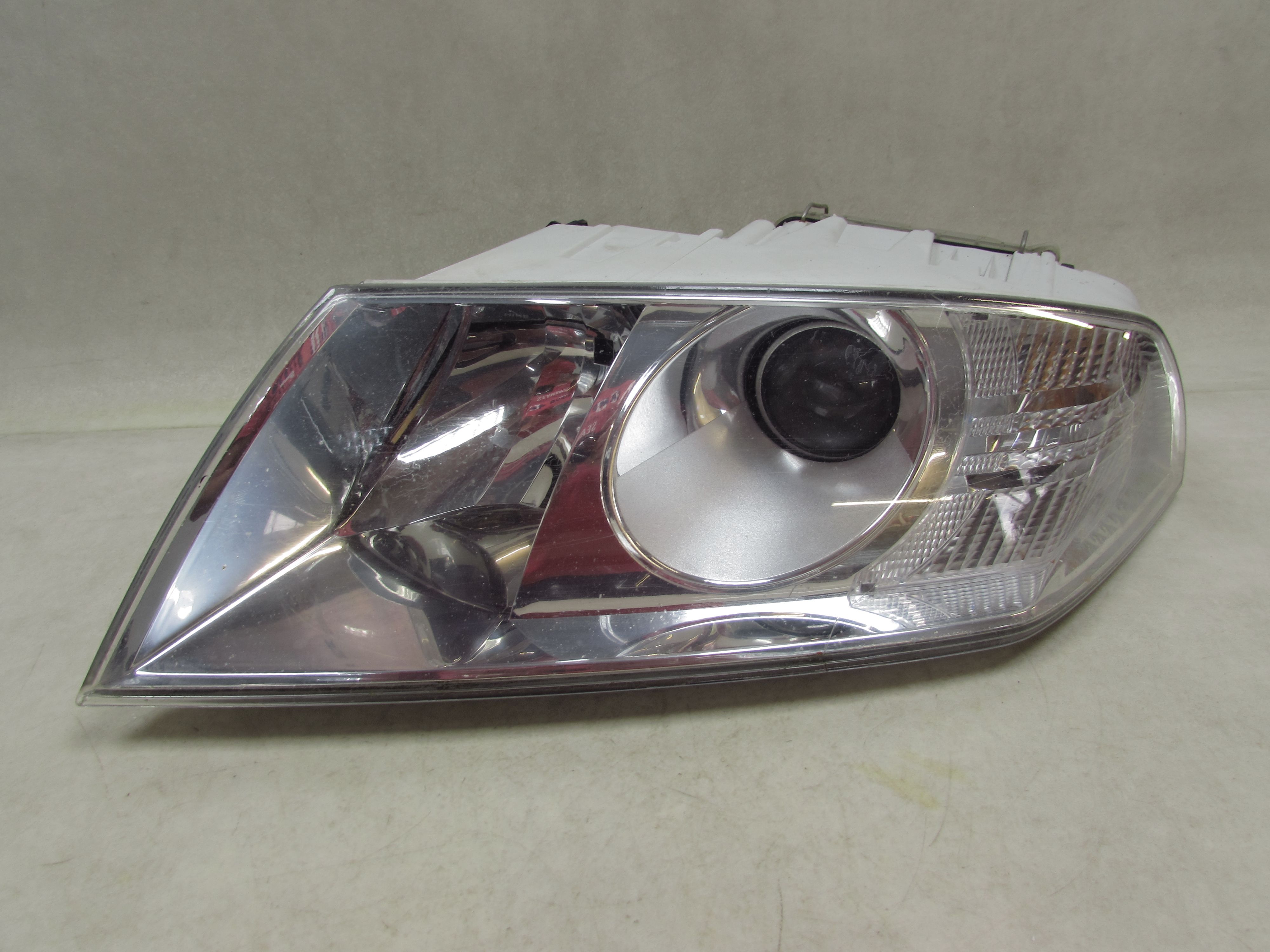 SKODA OCTAVIA II 04-08 LAMPA PRZOD LEWA REFLEKTOR XENON UK SKODA OCTAVIA II 04-08 LAMPA PRZOD LEWA REFLEKTOR XENON UK