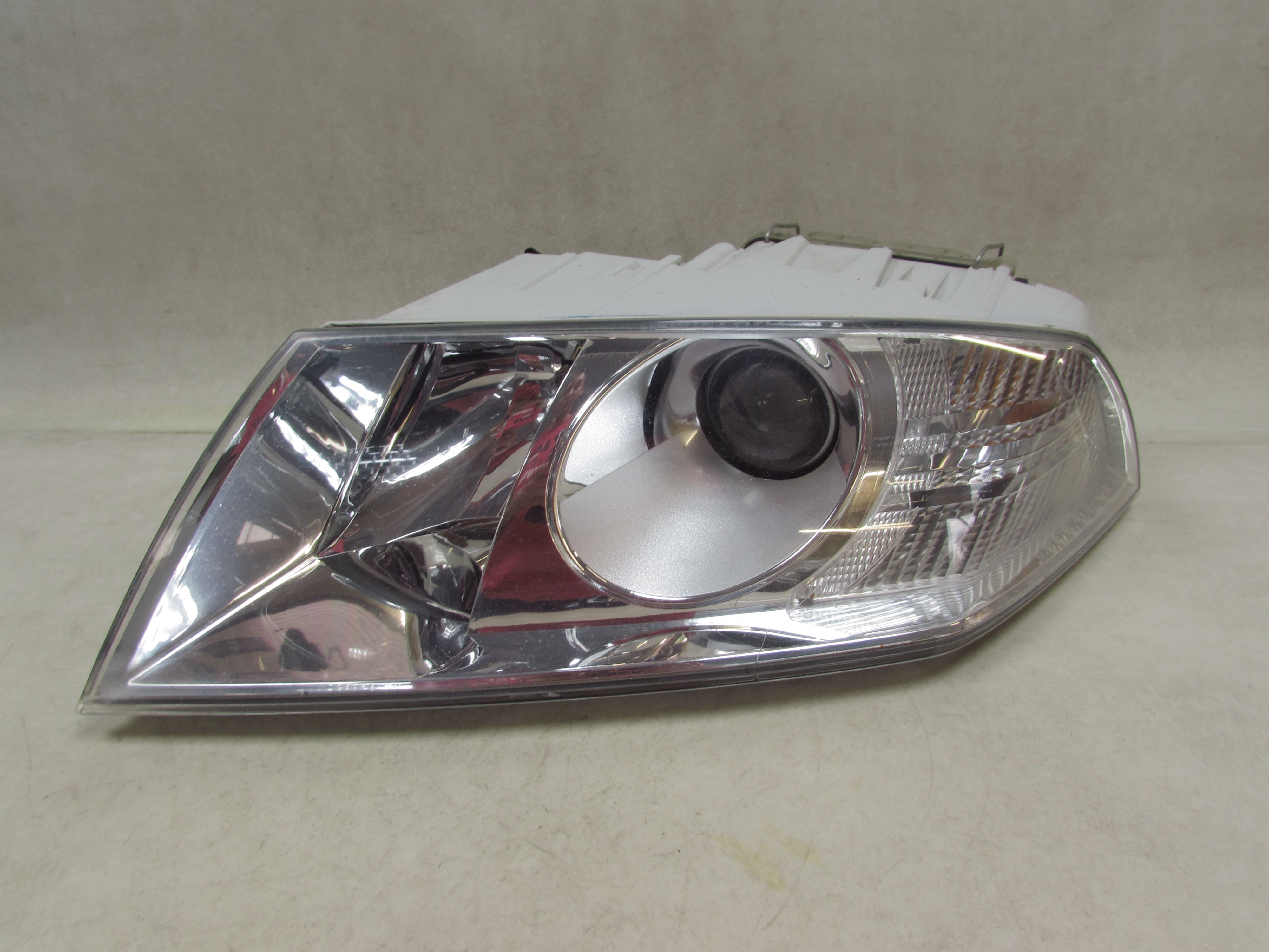 SKODA OCTAVIA II 04-08 LAMPA PRZOD LEWA REFLEKTOR UK SKODA OCTAVIA II 04-08 LAMPA PRZOD LEWA REFLEKTOR UK