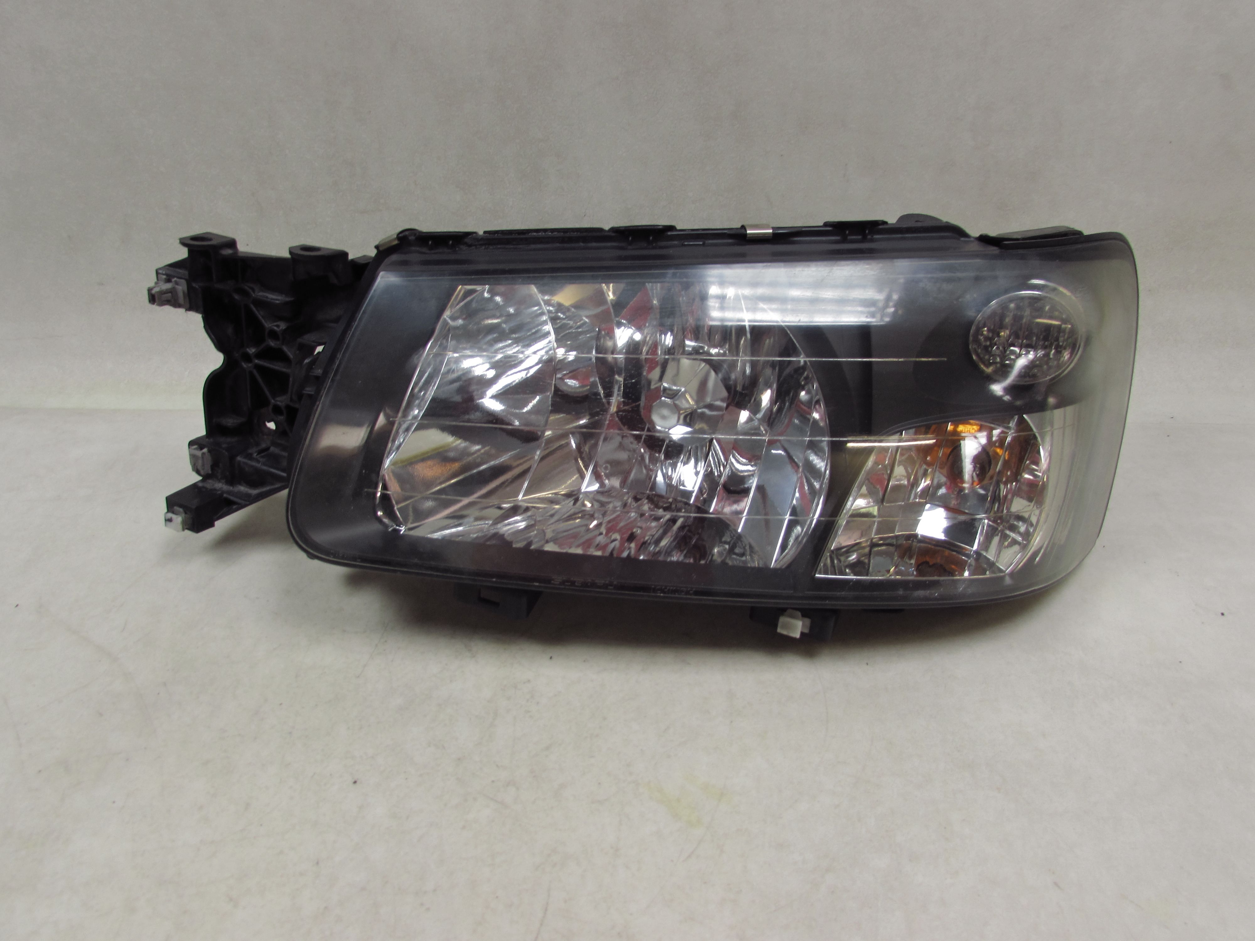 SUBARU FORESTER II 02-05 LAMPA REFLEKTOR LEWY PRZOD UK