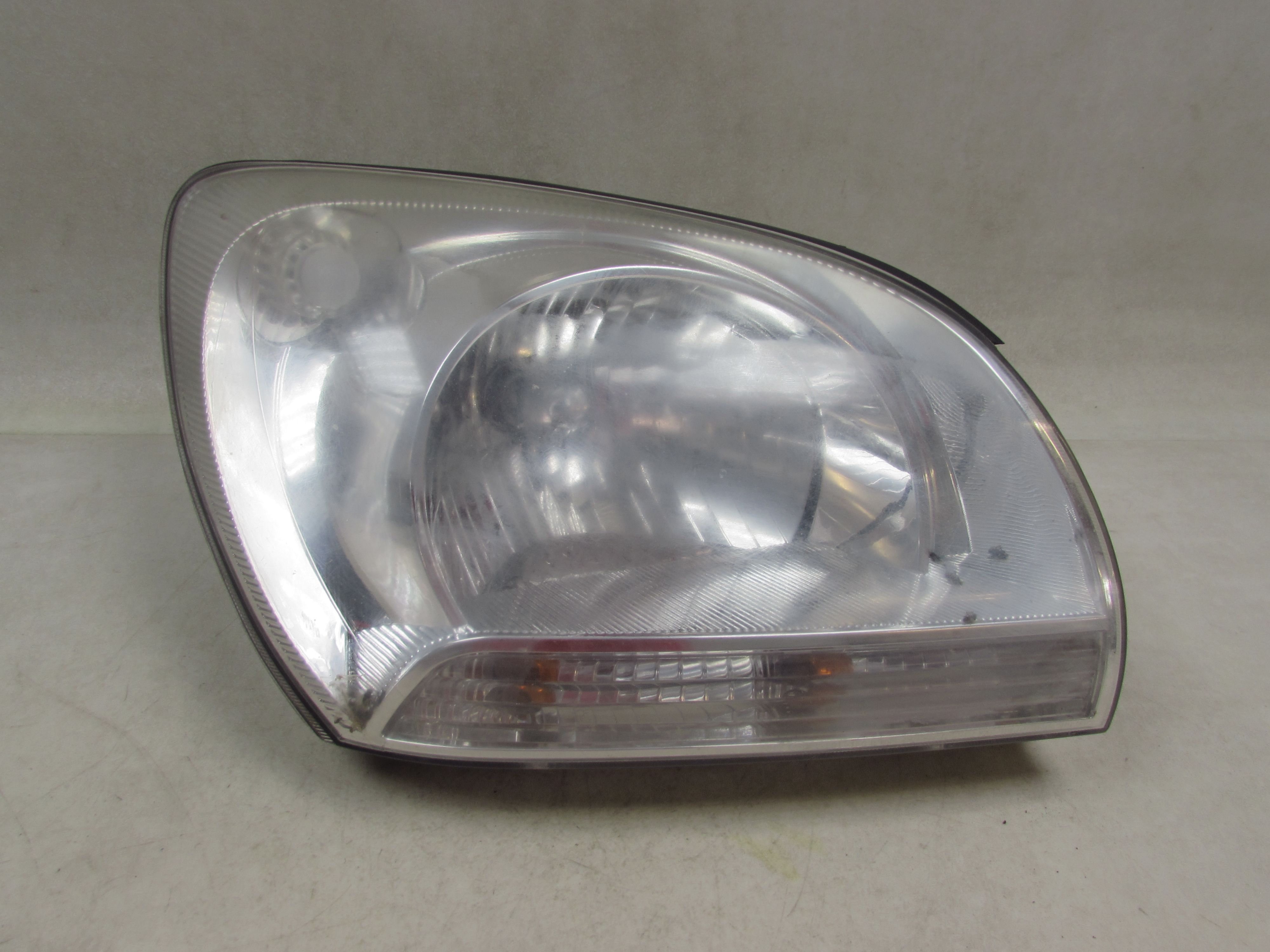 KIA SPORTAGE II 04-10 LAMPA PRZOD PRAWA UK 92101-1F0 KIA SPORTAGE II 04-10 LAMPA PRZOD PRAWA UK 92101-1F0