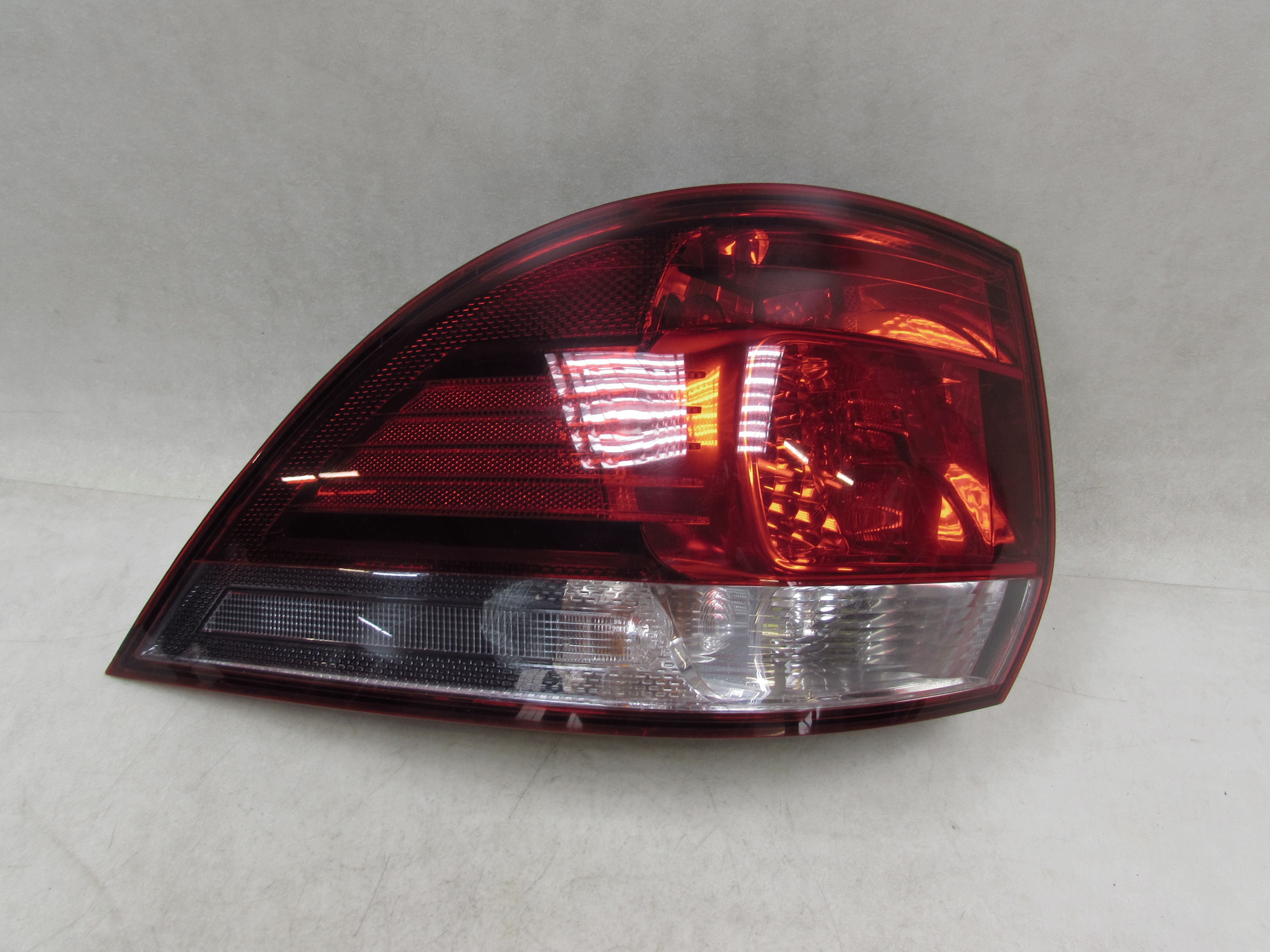 VW GOLF VI 5K0 KOMBI VARIANT 08-14 LAMPA TYL LEWA TYLNA 1K9945095G VW GOLF VI 5K0 KOMBI VARIANT 08-14 LAMPA TYL LEWA TYLNA 1K9945095G