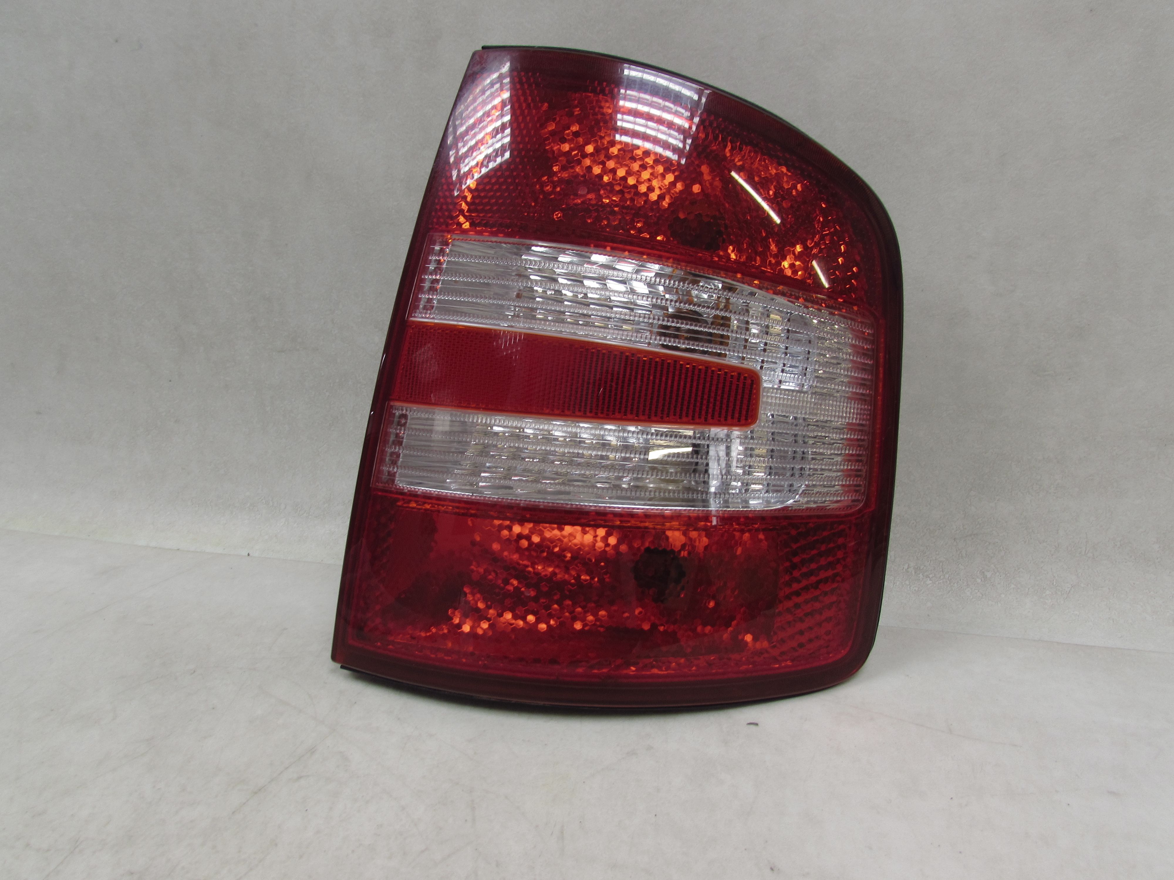SKODA FABIA I SEDAN KOMBI LIFT 04-08 LAMPA TYL PRAWA 6Y9945112 SKODA FABIA I SEDAN KOMBI LIFT 04-08 LAMPA TYL PRAWA 6Y9945112