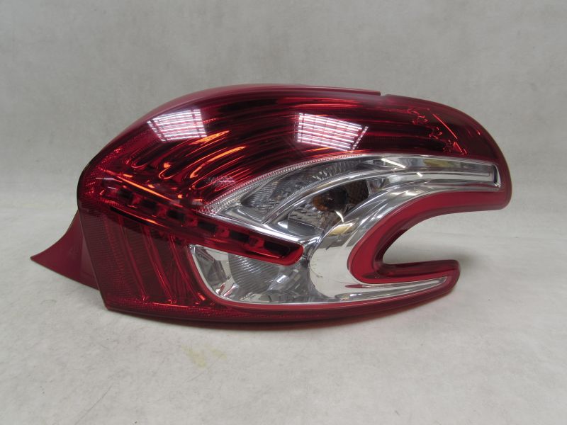 PEUGEOT 208 HB 12-15 LAMPA TYL PRAWA LED 9672628380