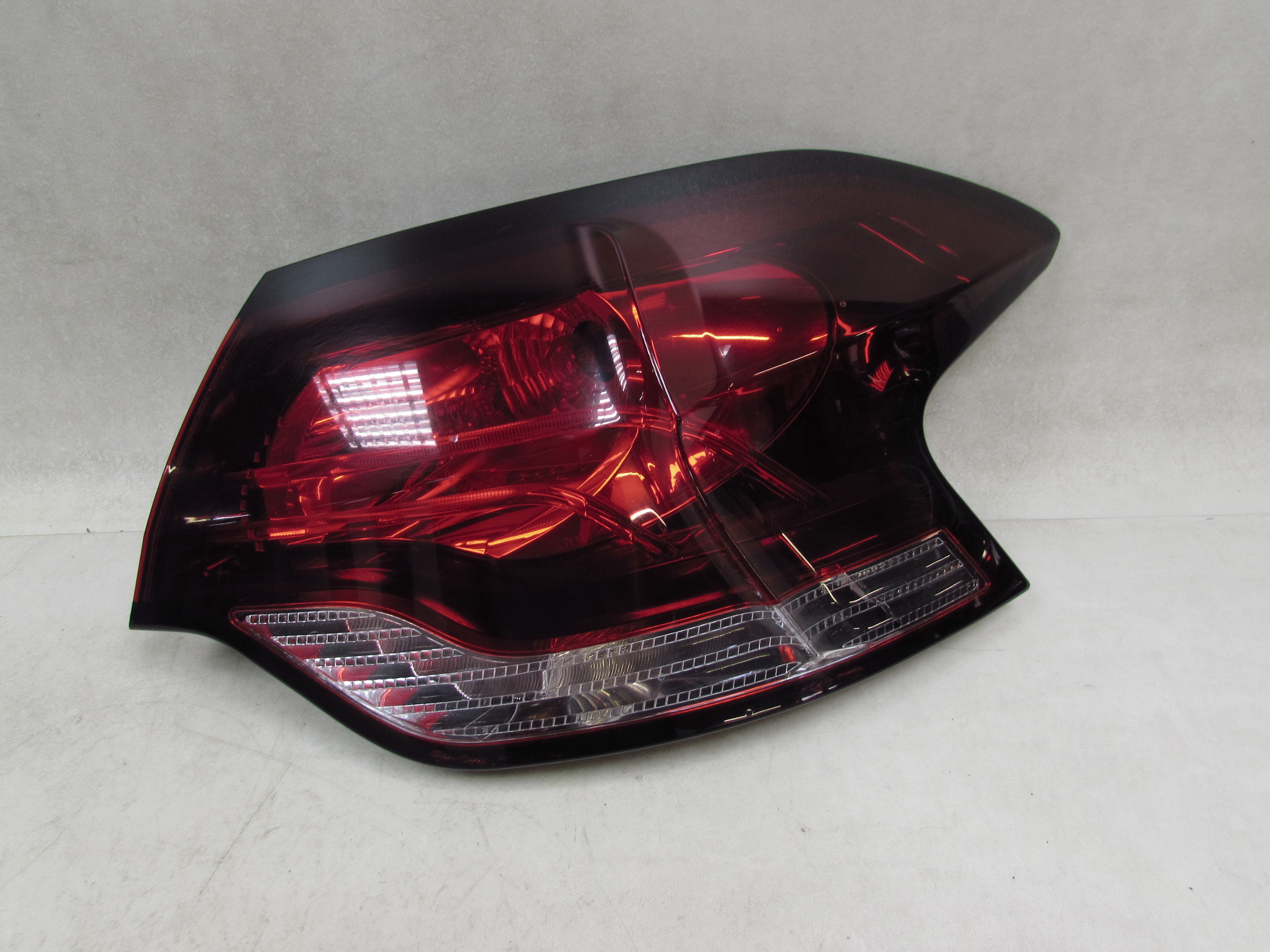 CITROEN DS4 11-15 LAMPA TYL PRAWA BLOTNIKA LED 9687336580