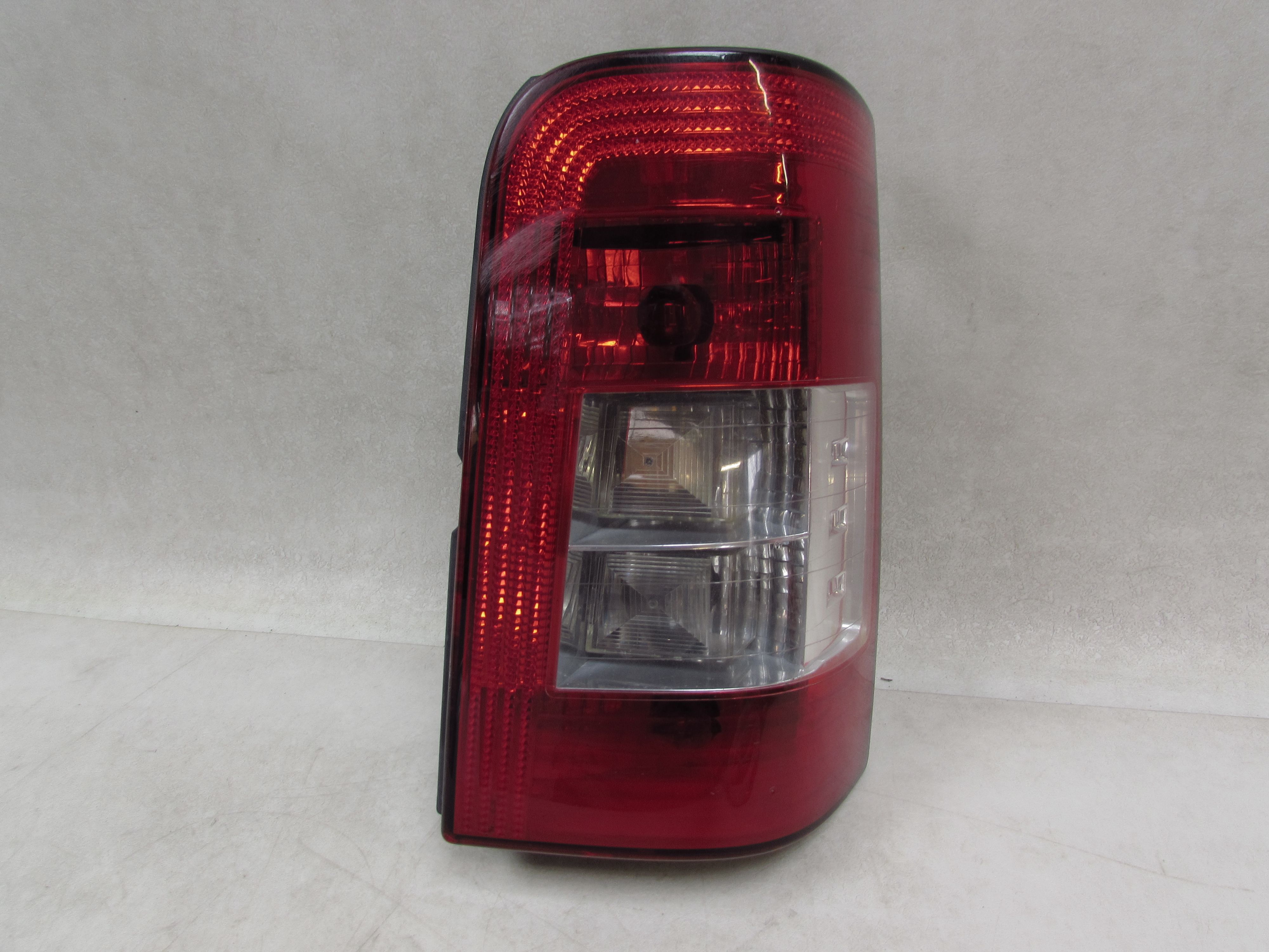 CITROEN BERLINGO PARTNER LIFT 04-10 LAMPA TYL PRAWA 9657976980 9657976780 CITROEN BERLINGO PARTNER LIFT 04-10 LAMPA TYL PRAWA 9657976980 9657976780