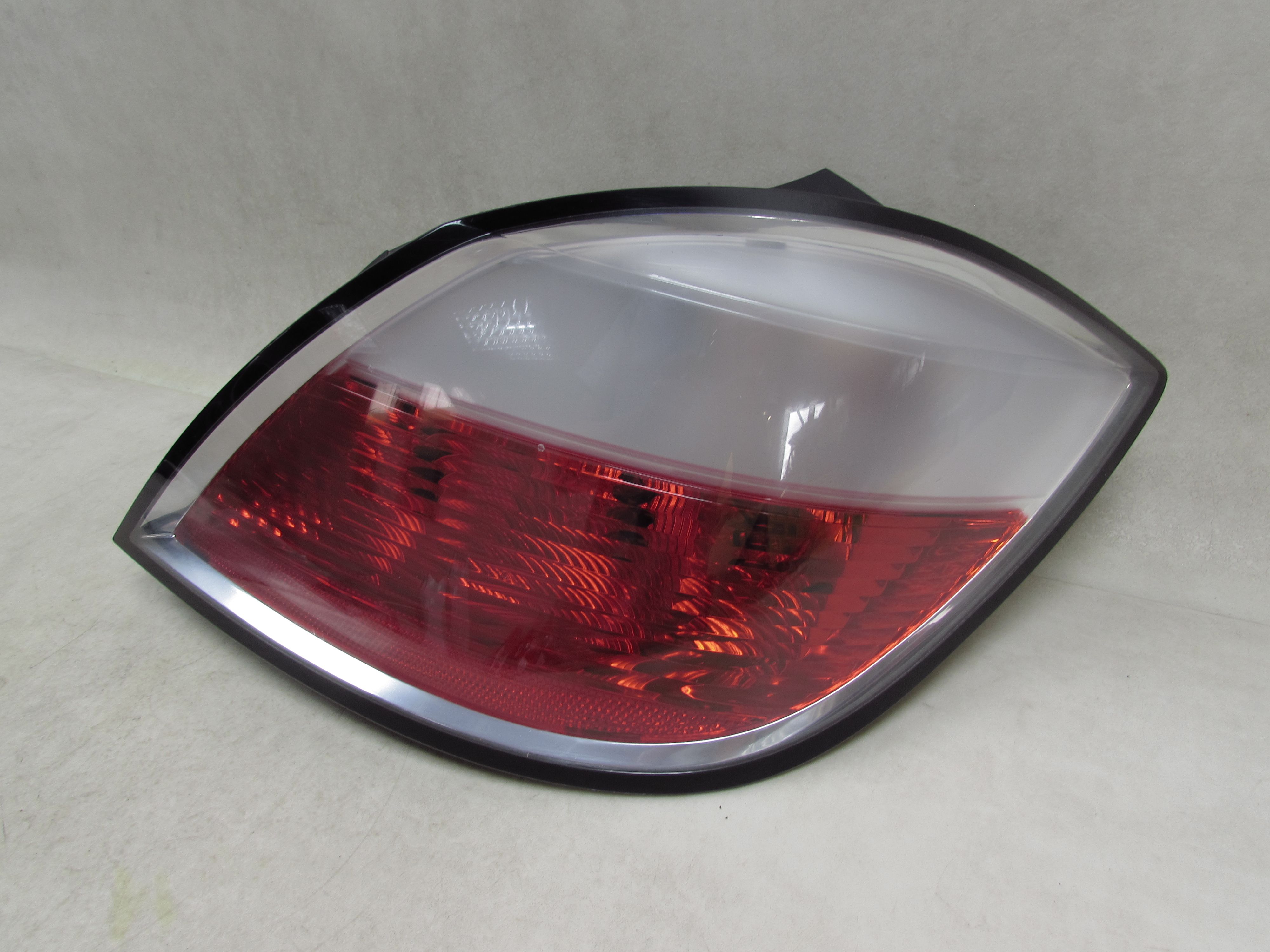OPEL ASTRA H HB 04-11 LAMPA TYL PRAWA 24451837 OPEL ASTRA H HB 04-11 LAMPA TYL PRAWA 24451837