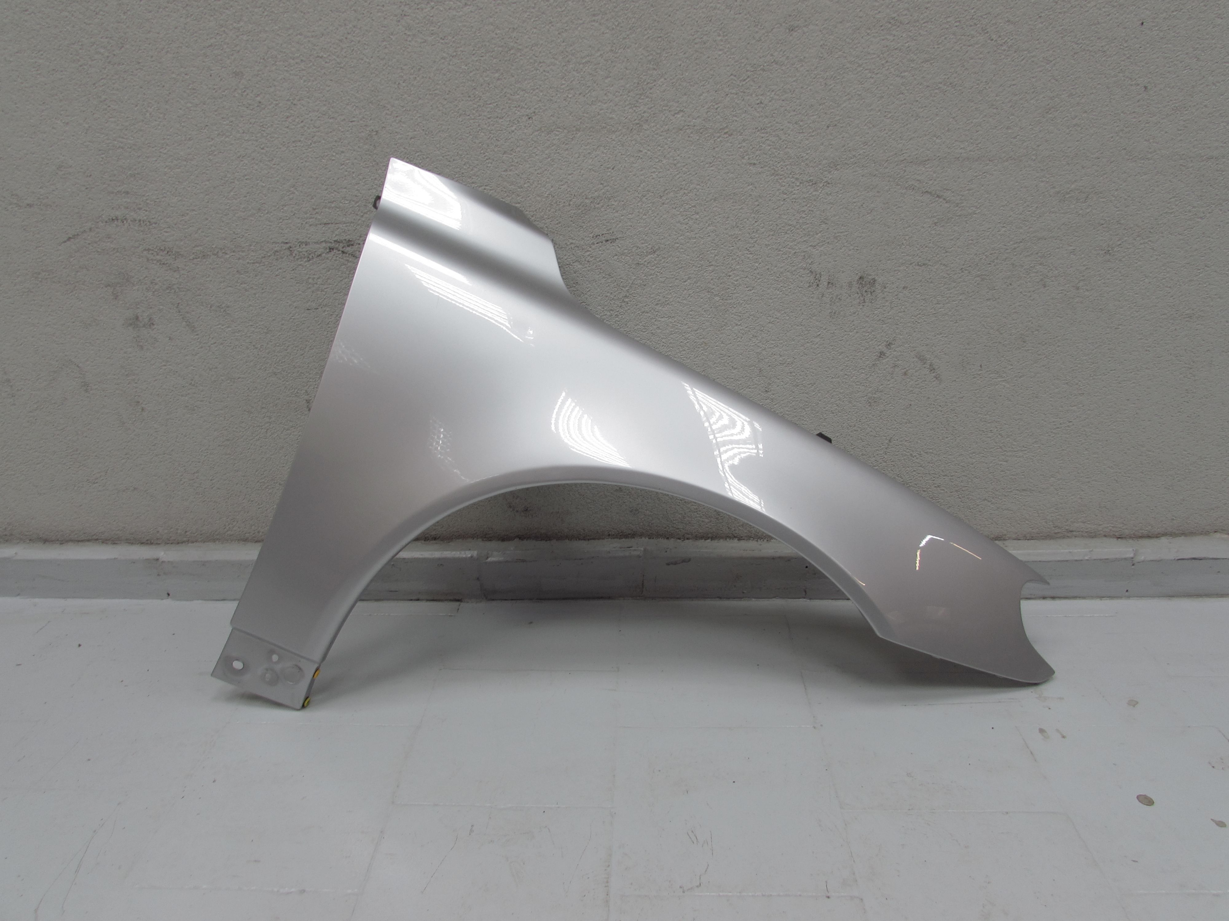 VOLVO S80 II V70 III 08-16 BLOTNIK PRAWY PRZOD 711 VOLVO S80 II V70 III 08-16 BLOTNIK PRAWY PRZOD 711