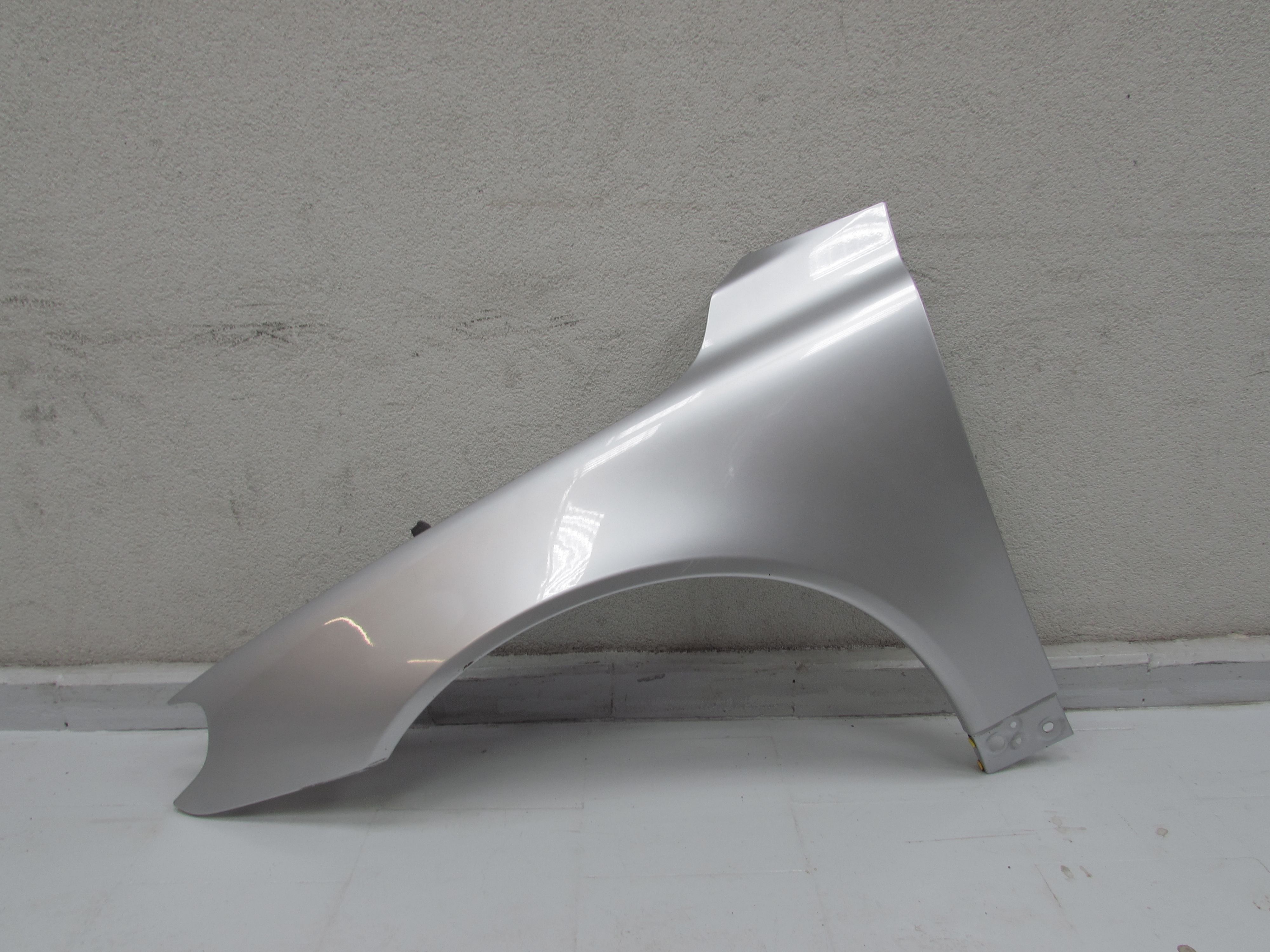 VOLVO S80 II V70 III 07-16 BLOTNIK LEWY PRZOD 711 VOLVO S80 II V70 III 07-16 BLOTNIK LEWY PRZOD 711