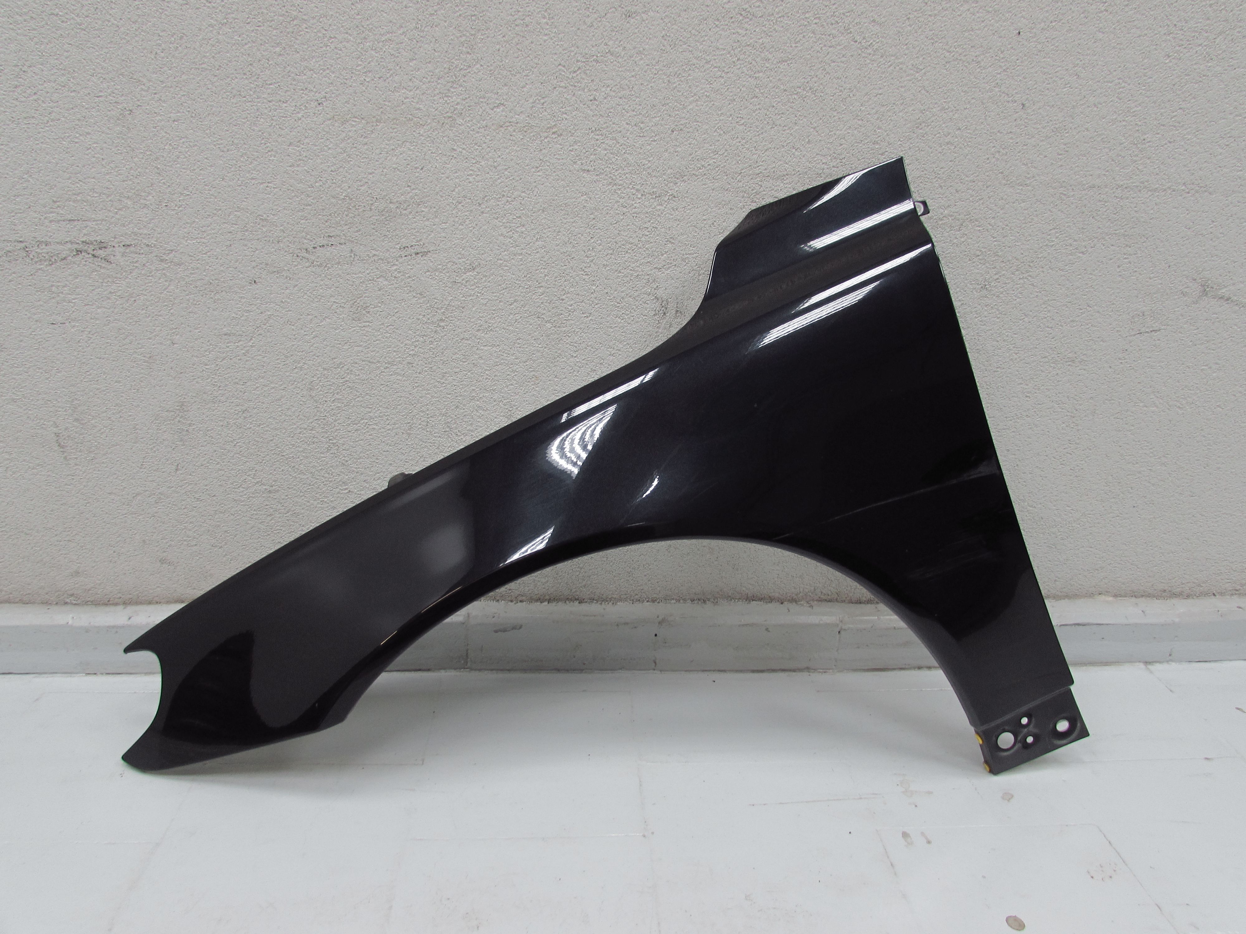VOLVO S80 II V70 III 07-16 BLOTNIK LEWY PRZOD 452 VOLVO S80 II V70 III 07-16 BLOTNIK LEWY PRZOD 452