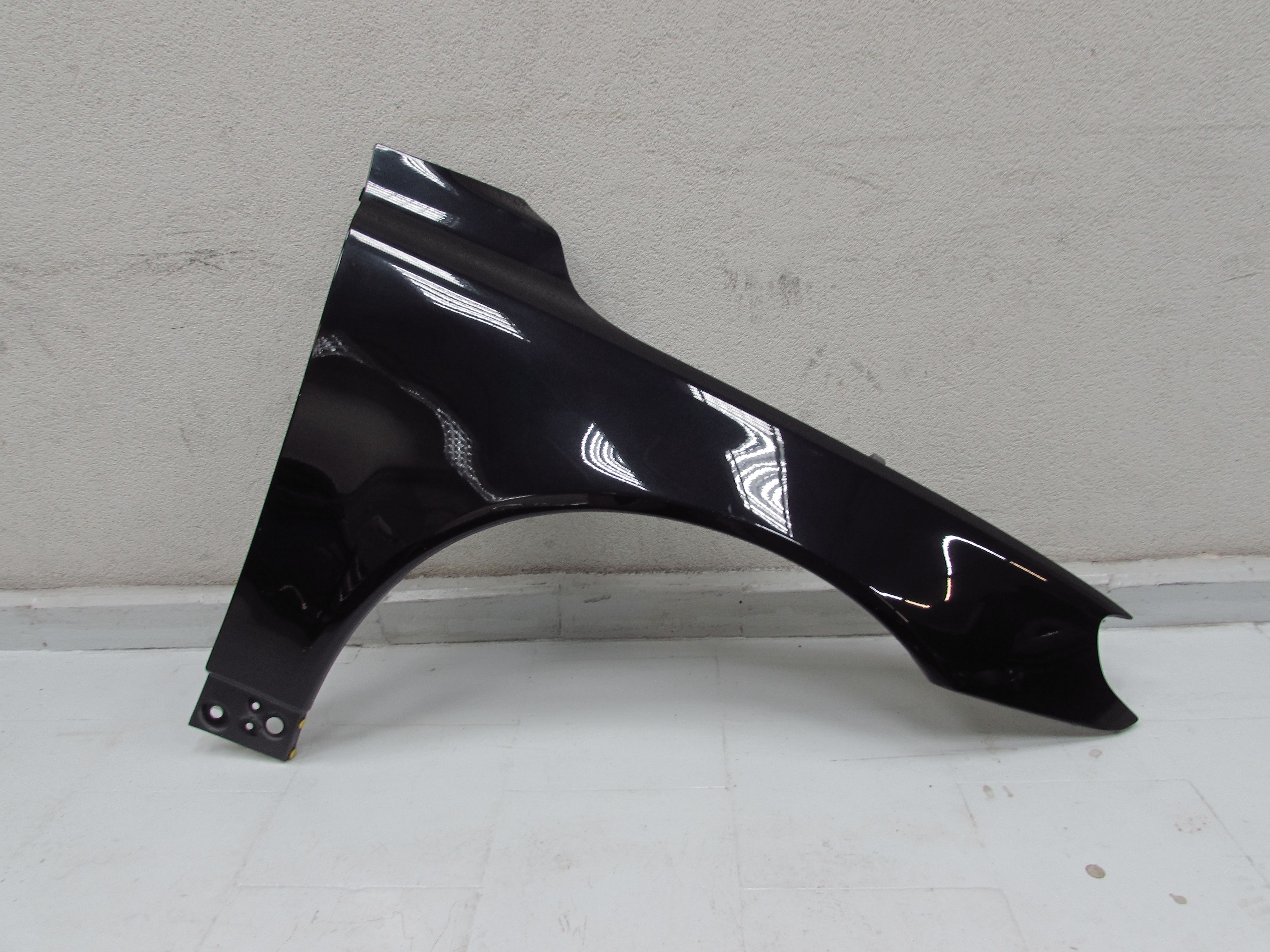 VOLVO S80 II V70 III 07-16 BLOTNIK PRAWY PRZOD 452 VOLVO S80 II V70 III 07-16 BLOTNIK PRAWY PRZOD 452