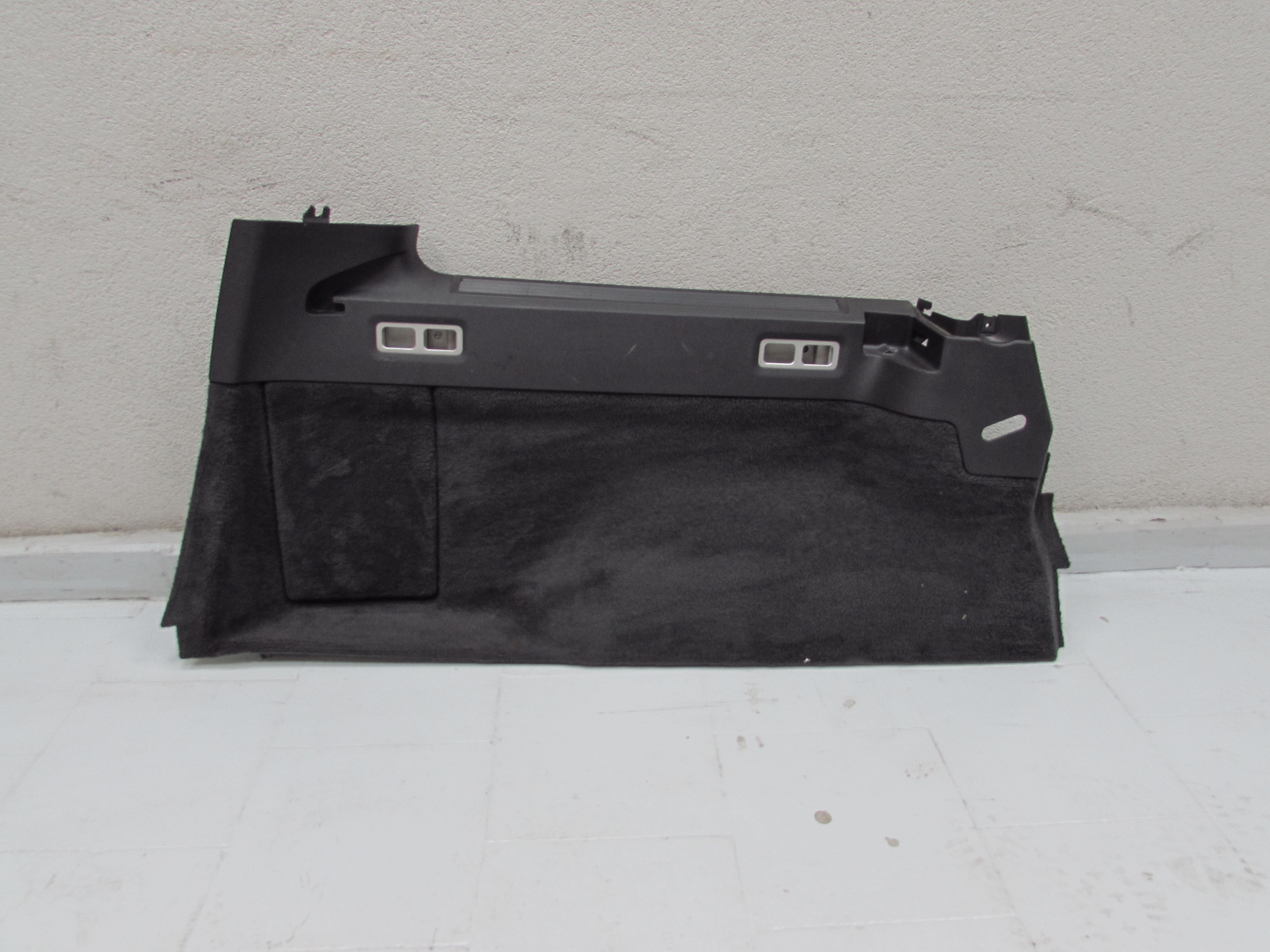 VOLVO V70 III XC70 06-16 TAPICERKA BOCZEK BAGAZNIKA LEWY 39809590 VOLVO V70 III XC70 06-16 TAPICERKA BOCZEK BAGAZNIKA LEWY 39809590
