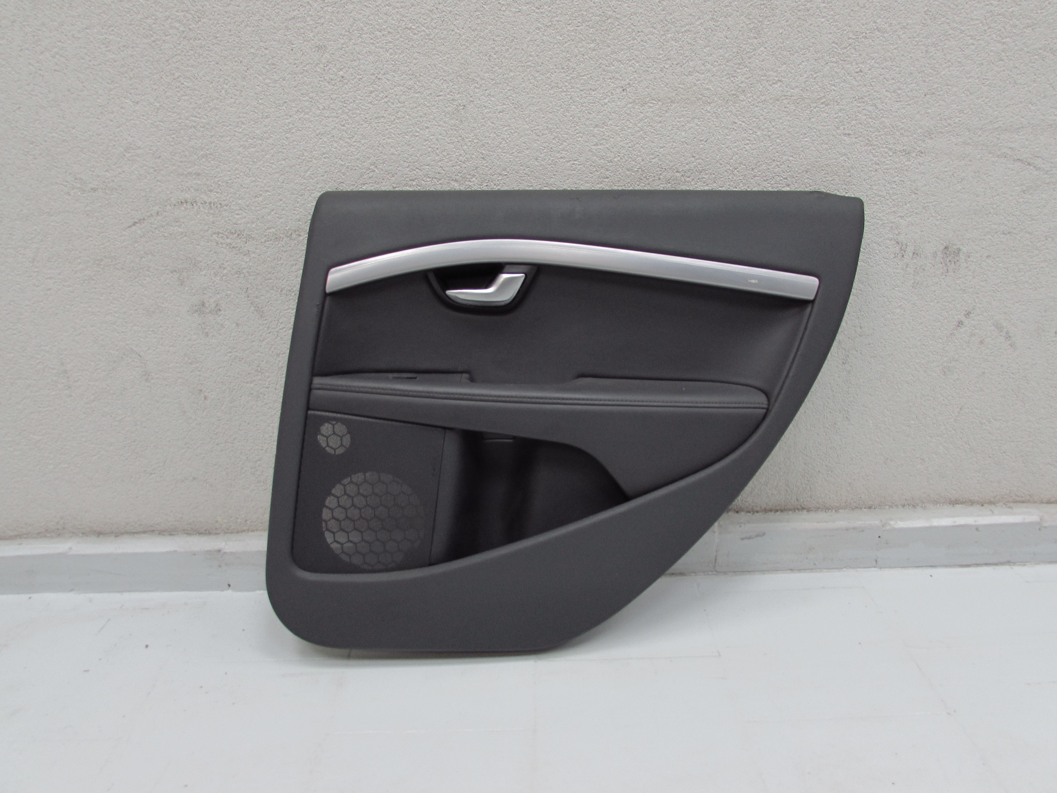 VOLVO S80 II V70 XC70 06-16 TAPICERKA BOCZEK DRZWI SKORA TYL PRAWY 30649476 VOLVO S80 II V70 XC70 06-16 TAPICERKA BOCZEK DRZWI SKORA TYL PRAWY 30649476
