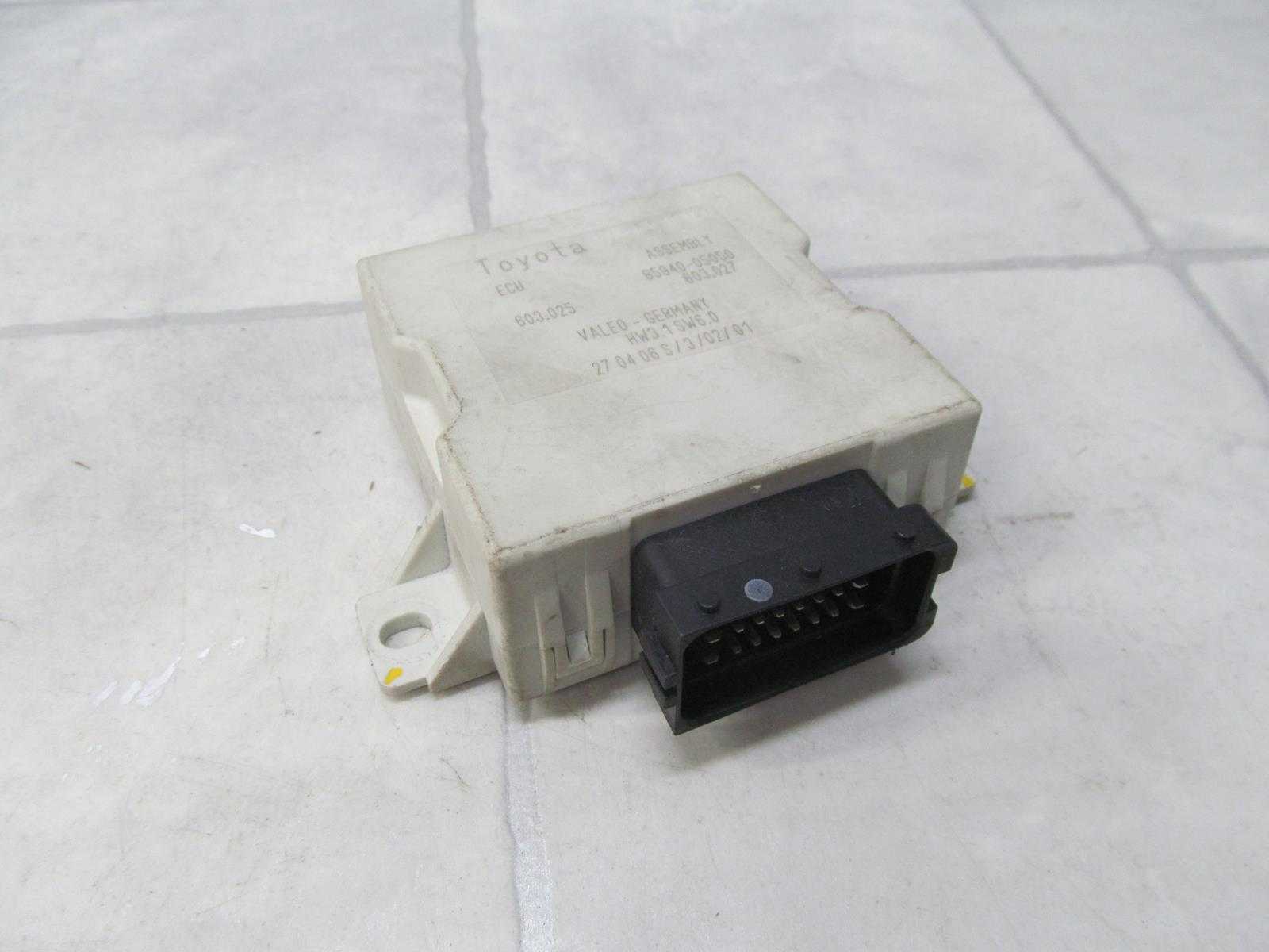 TOYOTA AVENSIS T25 03-09 MODUL WYCIERACZEK 85940-05050
