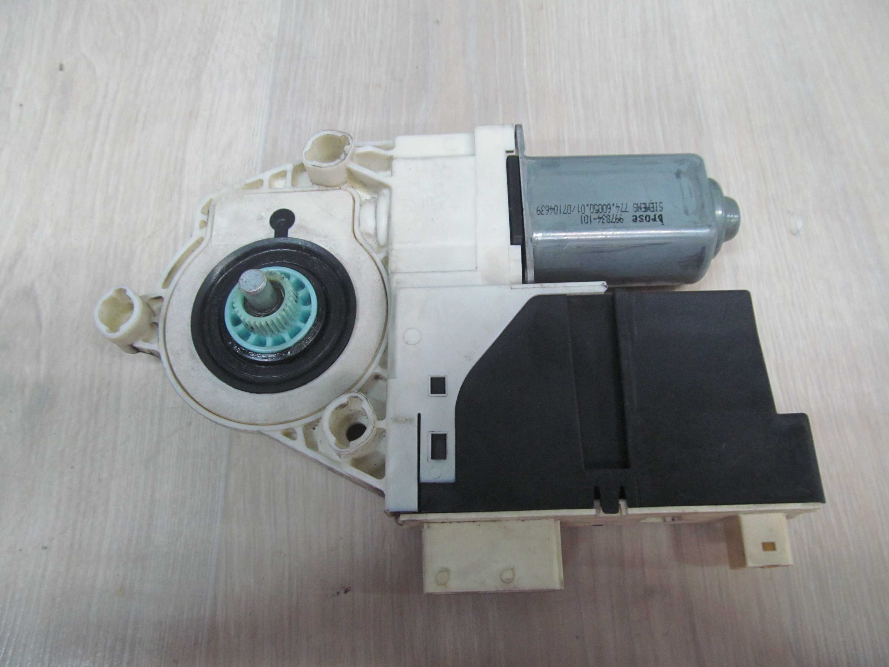 CITROEN C5 01-08 SILNICZEK SZYBY PP 9649303880