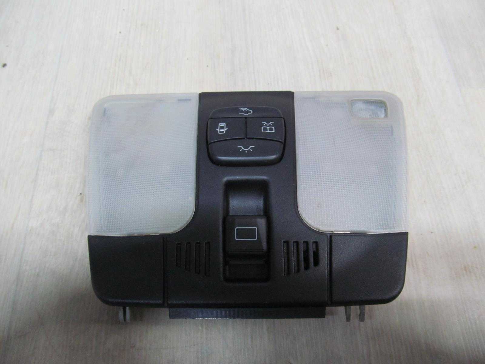 MERCEDES W202 93-01 LAMPKA OSWIETLENIE KABINY 1408300008