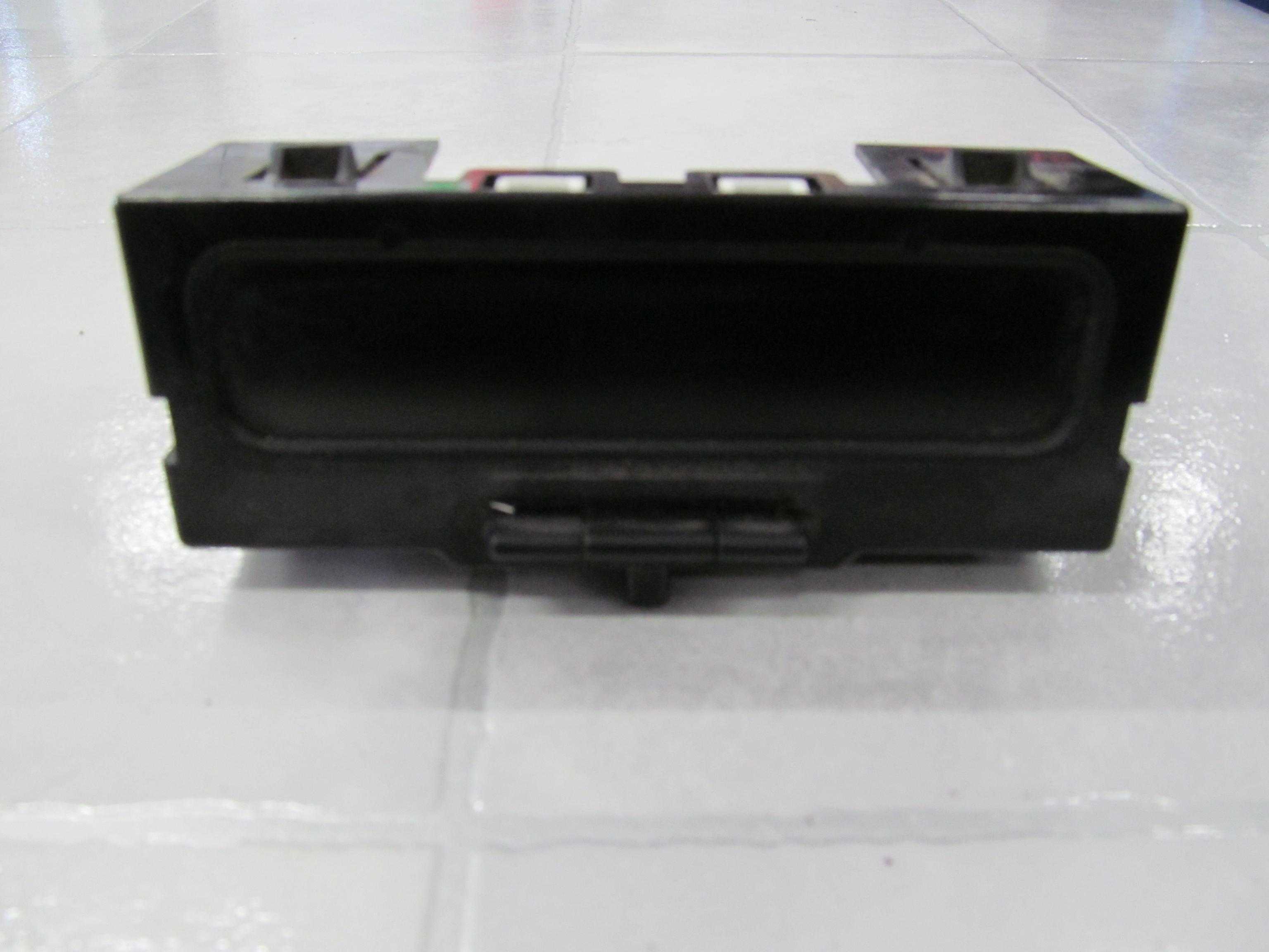 RENAULT LAGUNA I WYSWIETLACZ RADIA 7700436307A