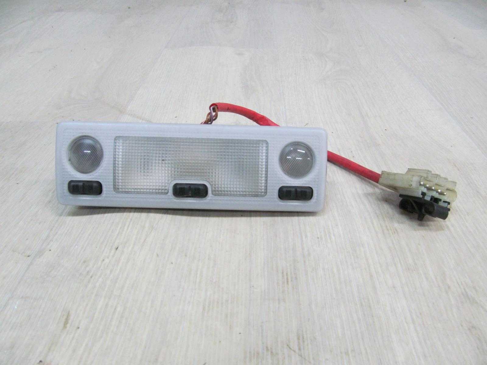 BMW E36 COMPACT 90-99 LAMPKA OSWIETLENIE KABINY 13808500