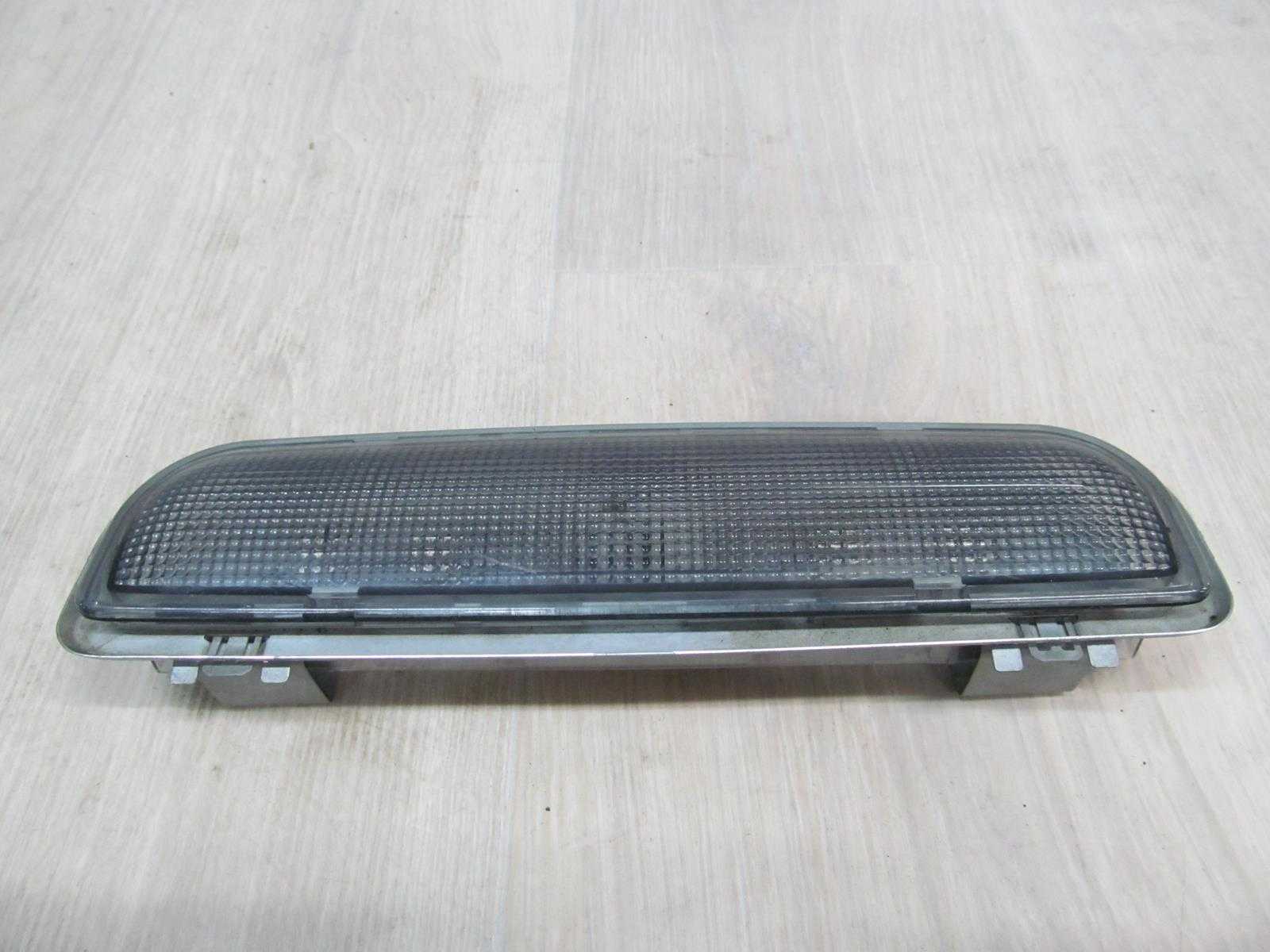 AUDI A3 8P 03-12 LAMPKA OSWIETLENIE KABINY 8P0947111