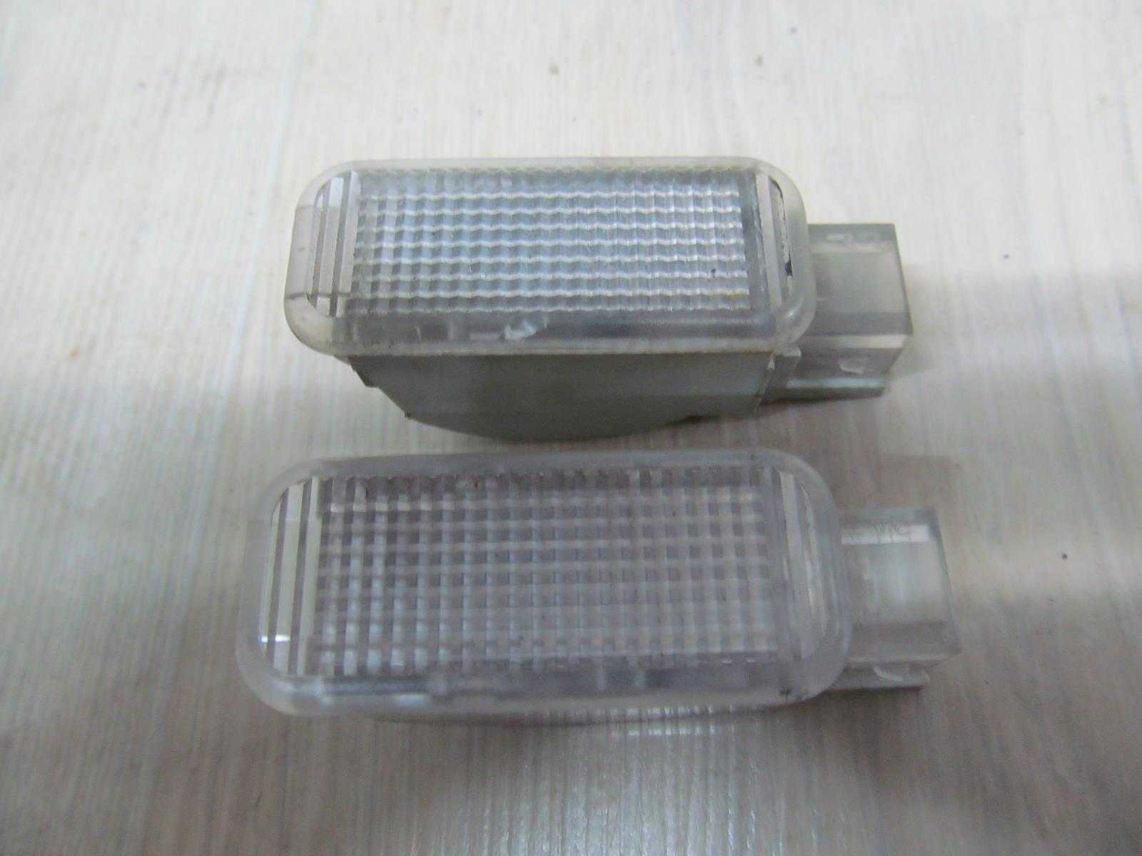 AUDI A4 B6 00-04 LAMPKA OSWIETLENIE KABINY 094741