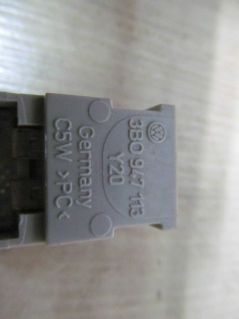 VW PASSAT B5 96-05 LAMPKA OSWIETLENIE KABINY 3B0947113
