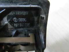 VW PASSAT B3 B4 88-97 LAMPKA OSWIETLENIE KABINY 957947231