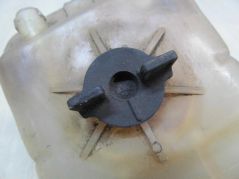 CITROEN C5 01-08 ZBIORNICZEK WYROWNAWCZY 9639562580
