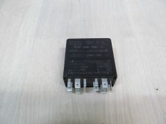 VW AUDI SKODA PRZEKAZNIK WYCIERACZEK 4B0955531A 377
