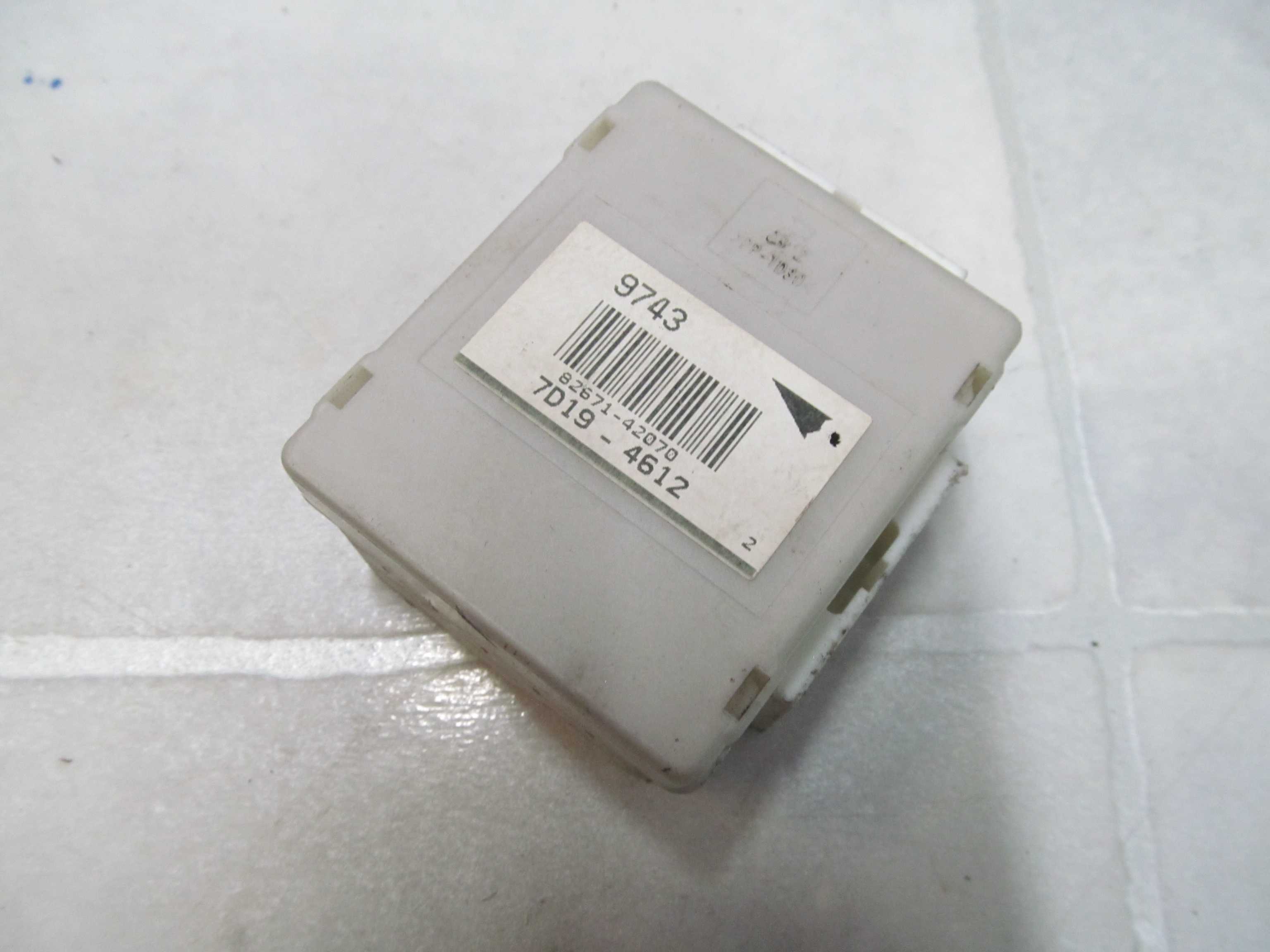 TOYOTA RAV4 III KLAMRA ZLACZKA KABLI 82671-42070 06-12